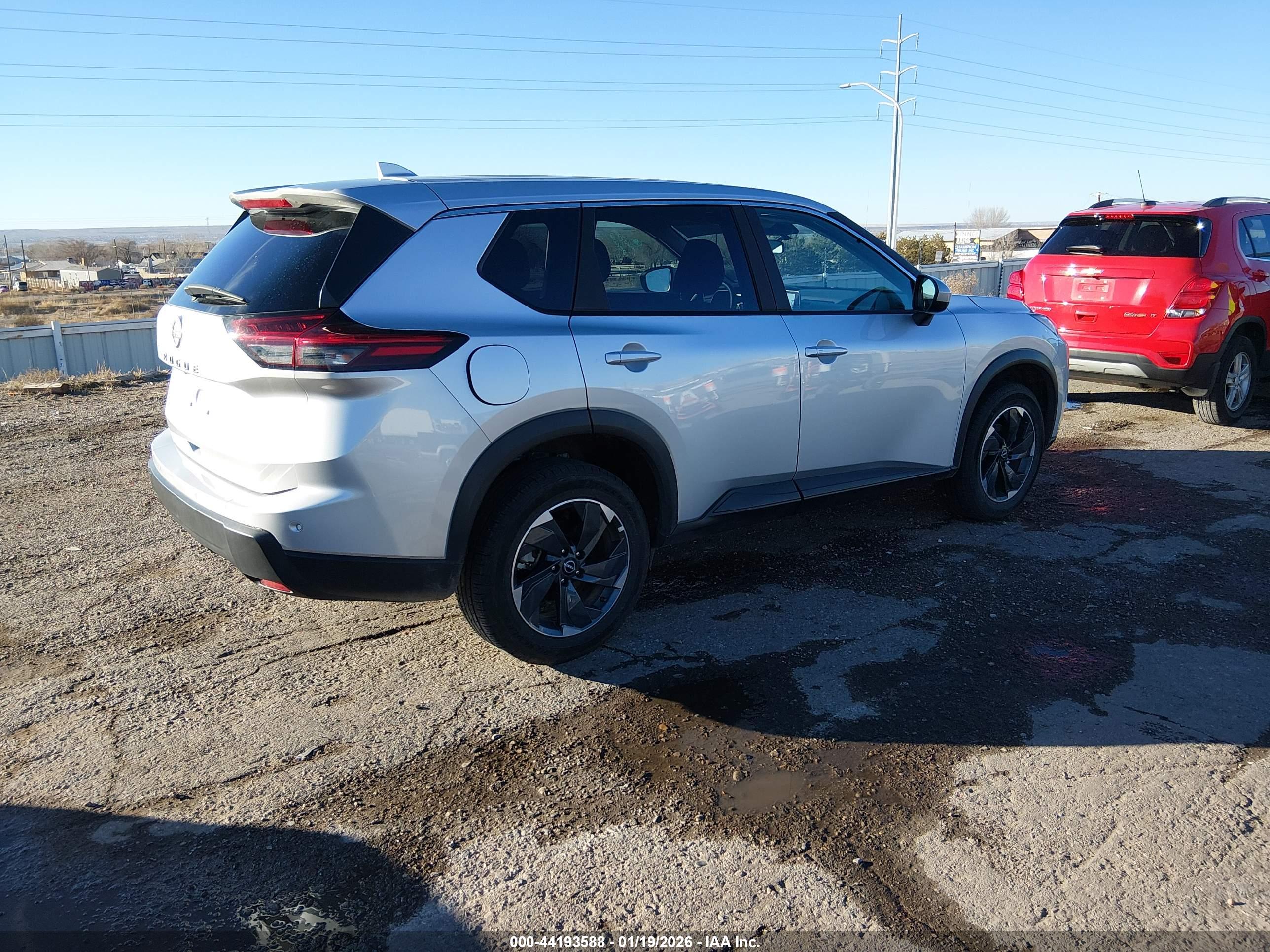 NISSAN ROGUE image 4