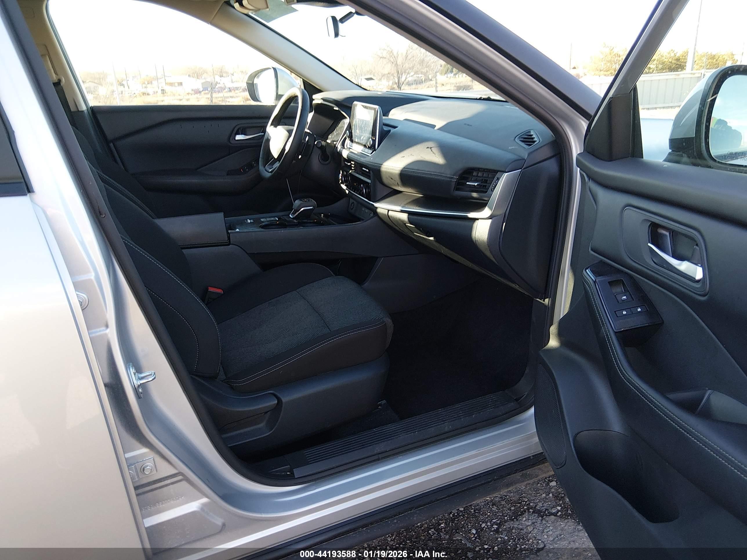 NISSAN ROGUE image 5