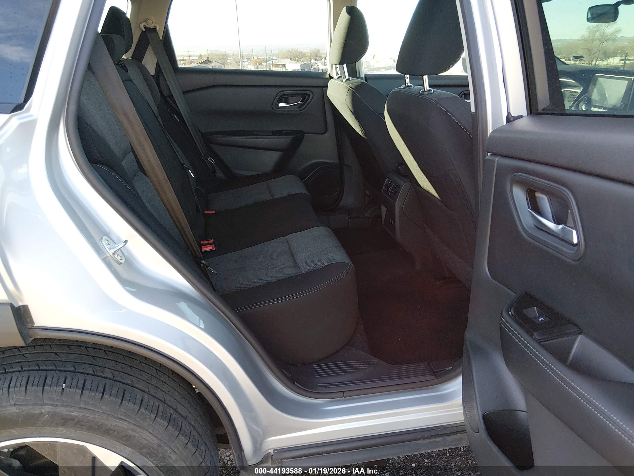 NISSAN ROGUE image 8