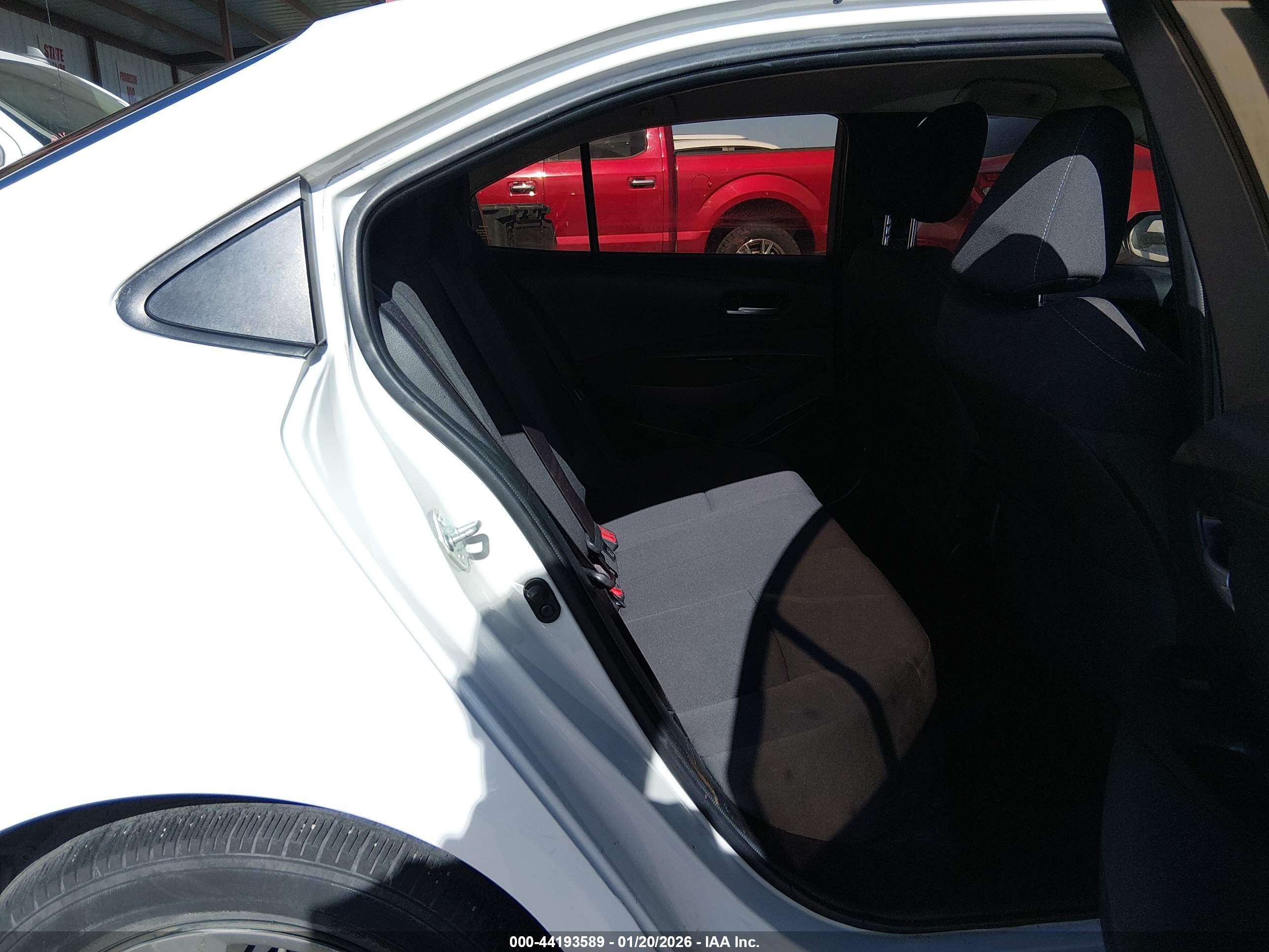 TOYOTA COROLLA image 8