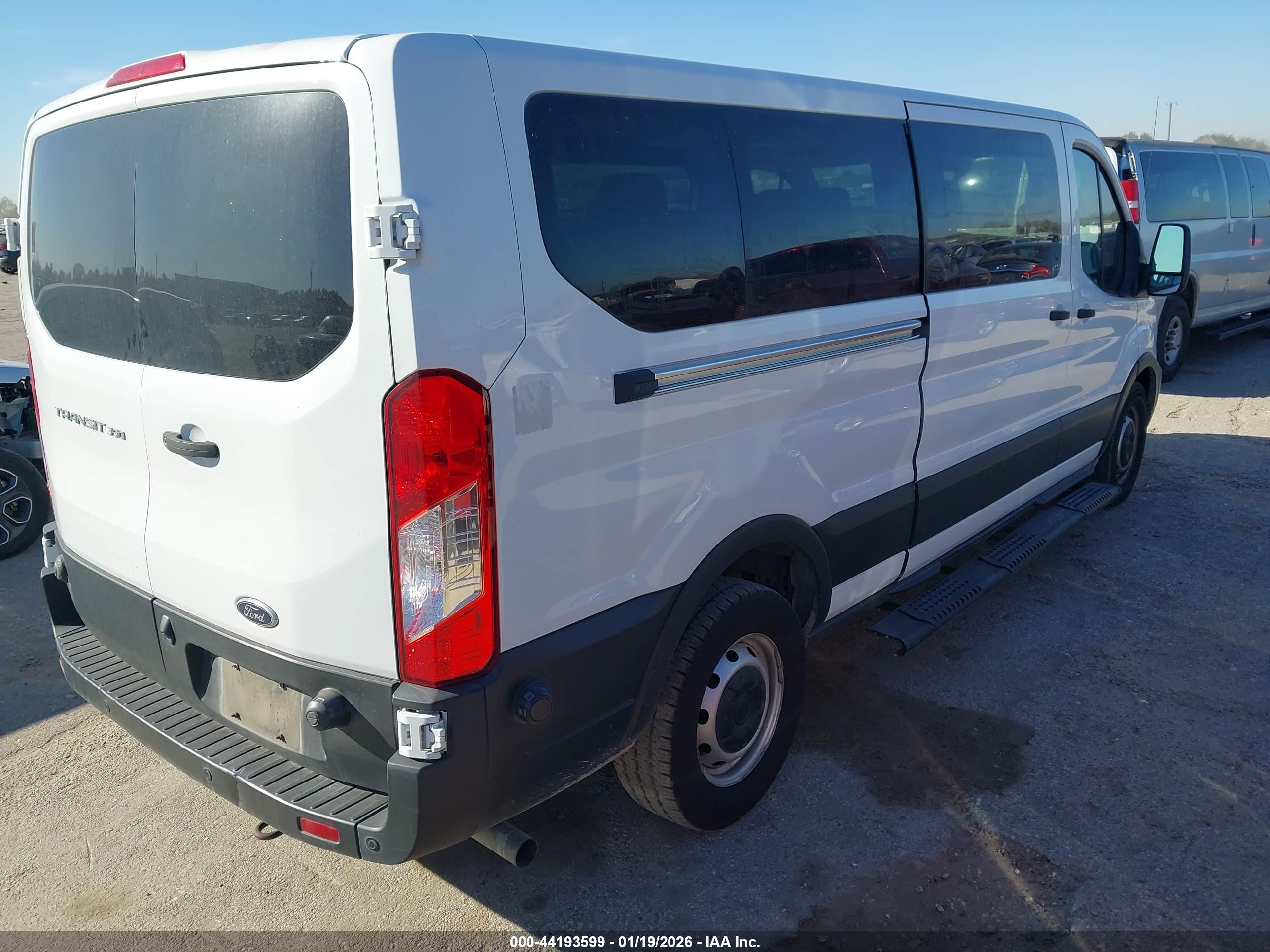 FORD TRANSIT image 4