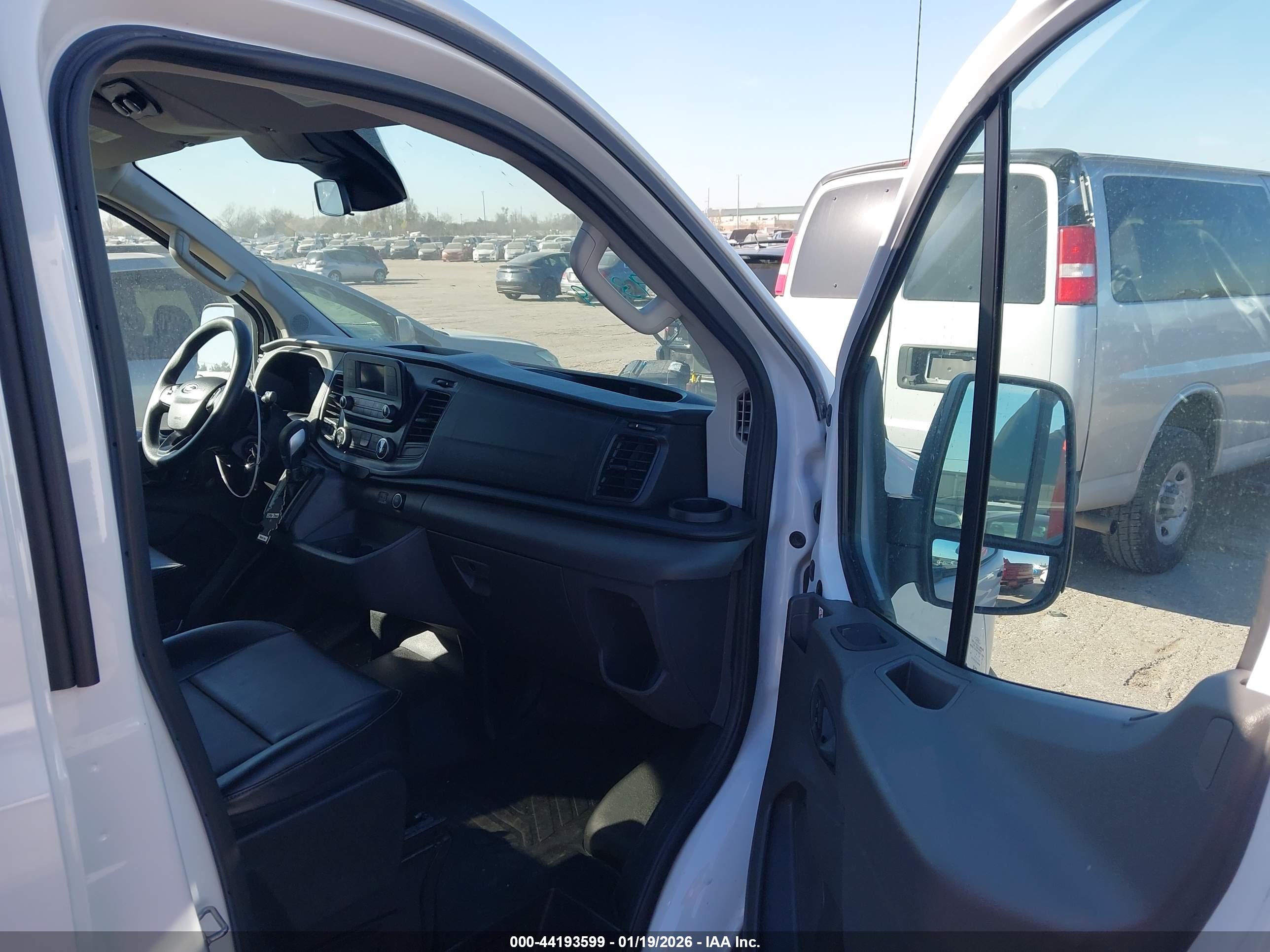FORD TRANSIT image 5