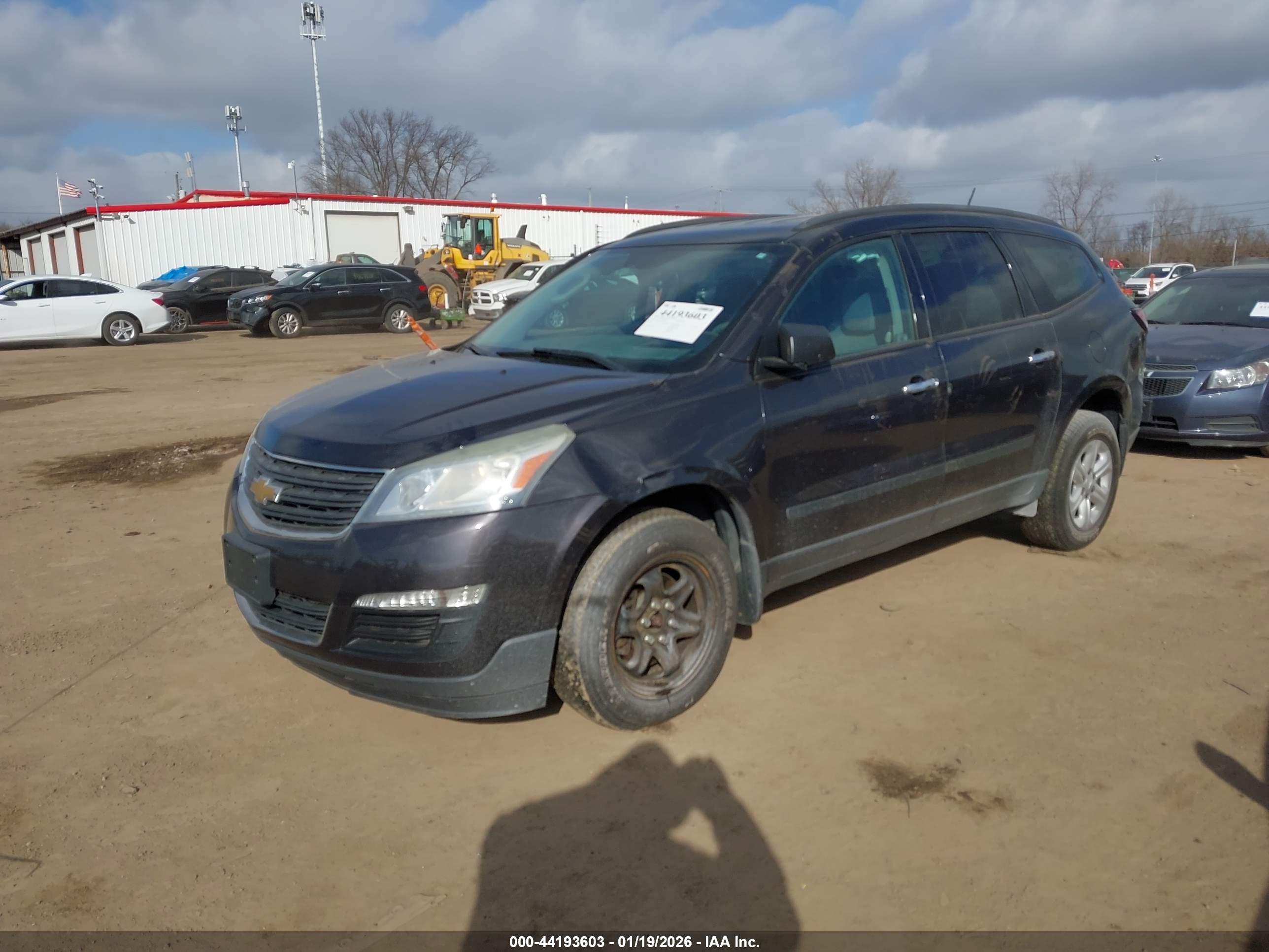 CHEVROLET TRAVERSE image 2