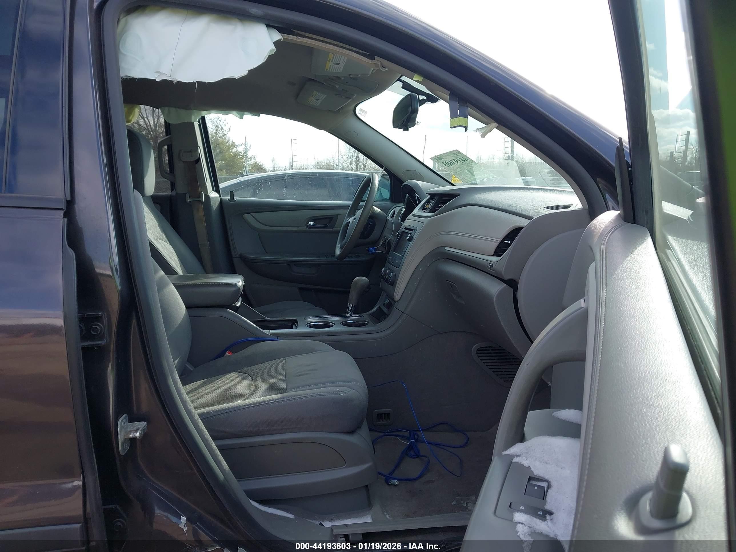 CHEVROLET TRAVERSE image 5