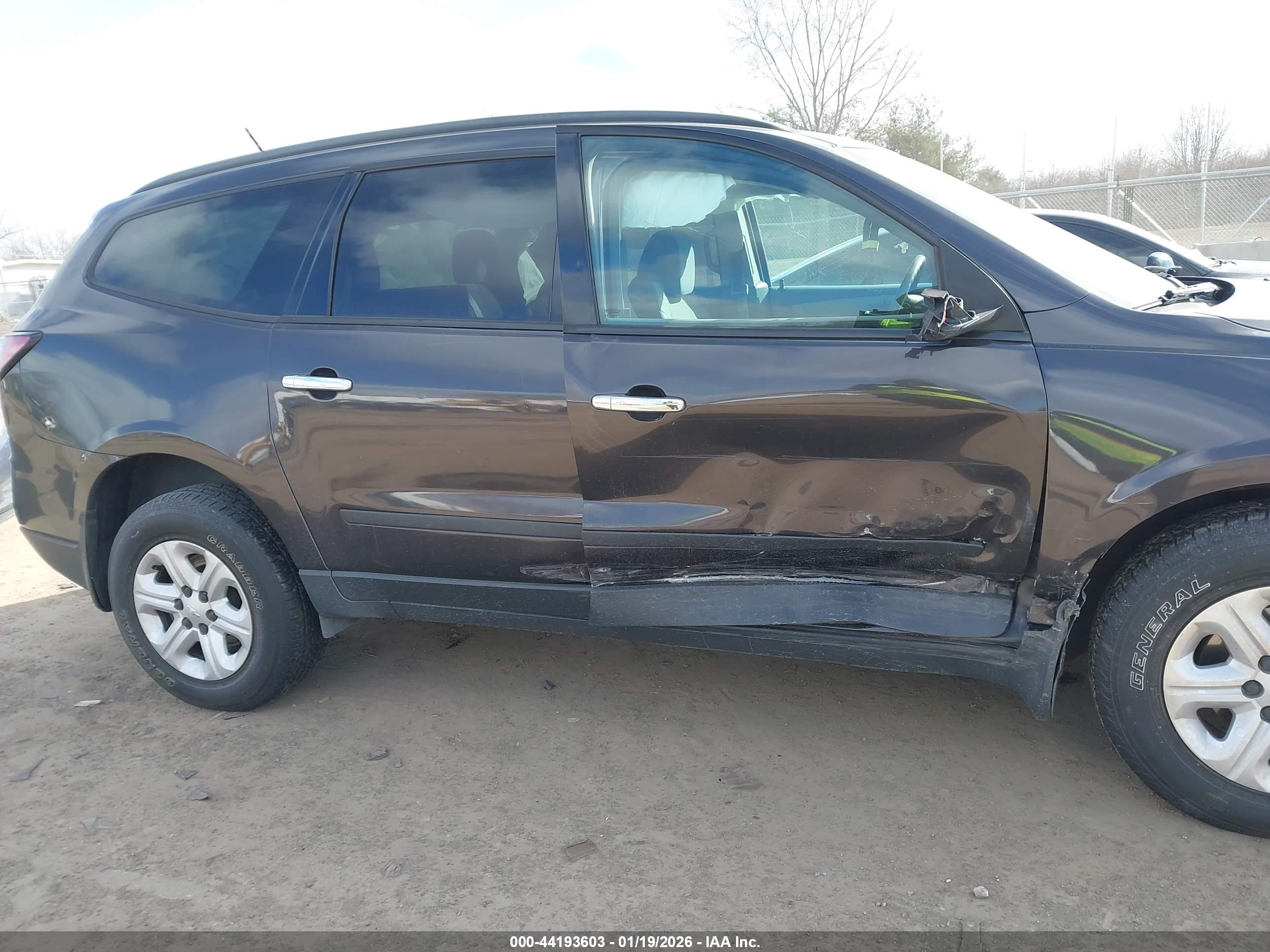 CHEVROLET TRAVERSE image 6
