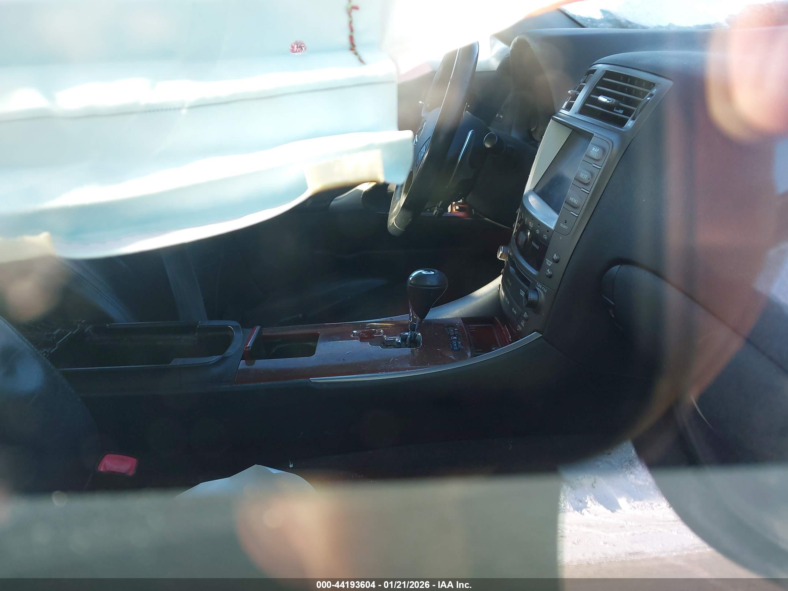 LEXUS IS image 5