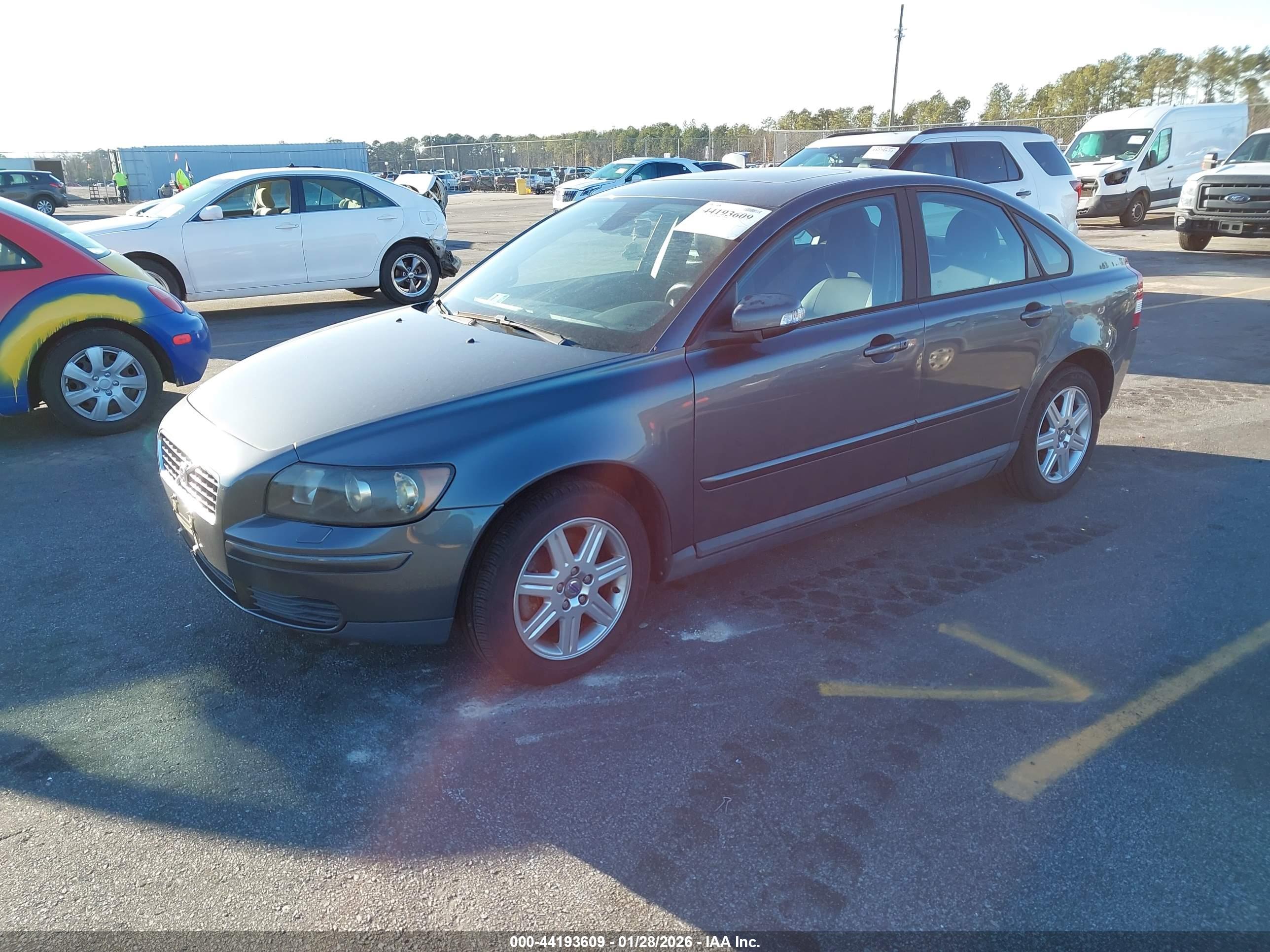 VOLVO S40 image 2