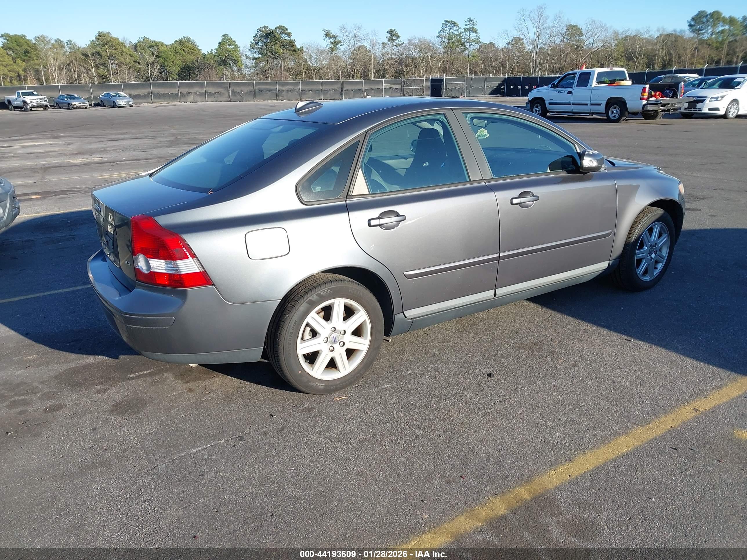 VOLVO S40 image 4