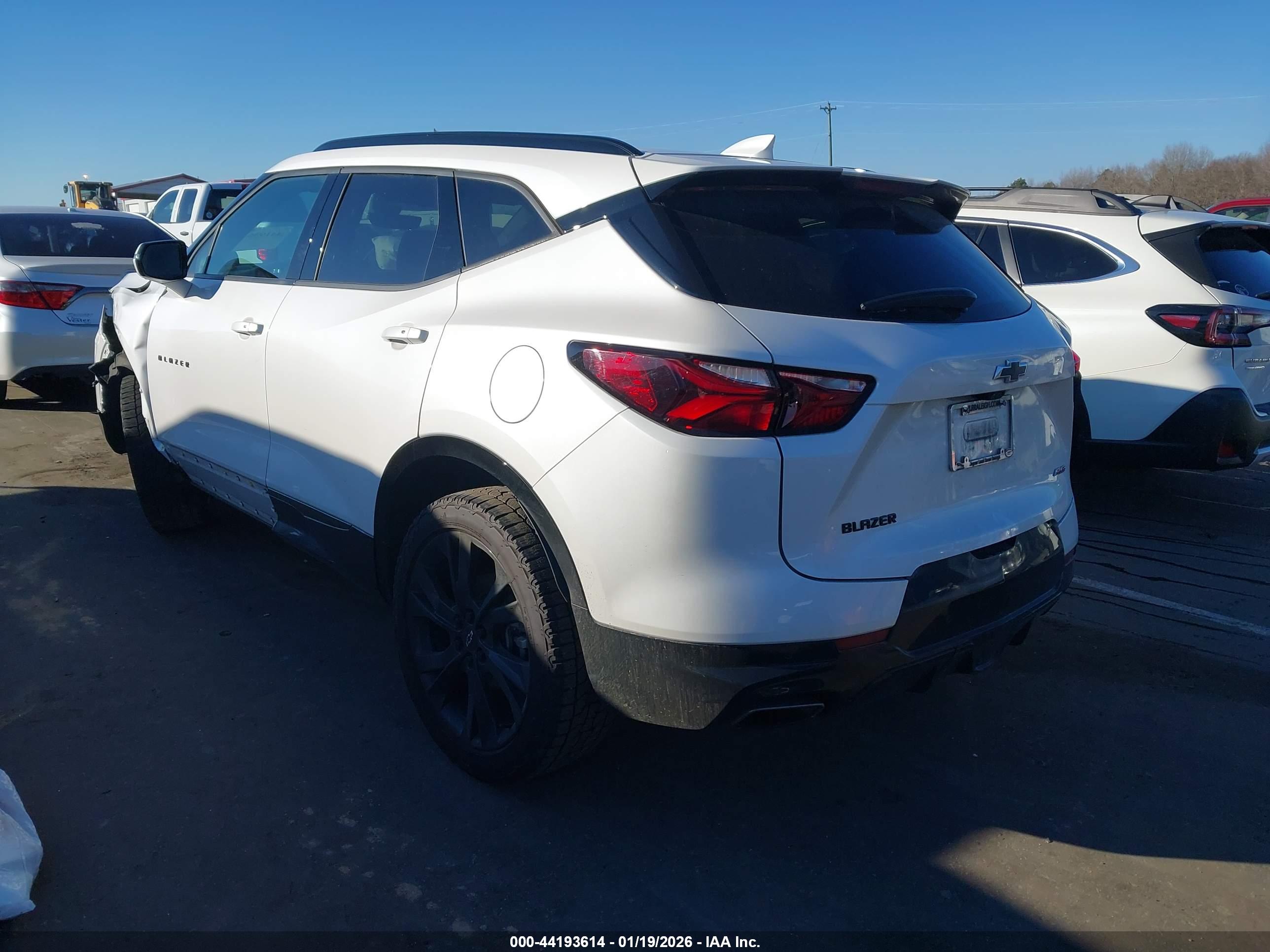 CHEVROLET BLAZER image 3