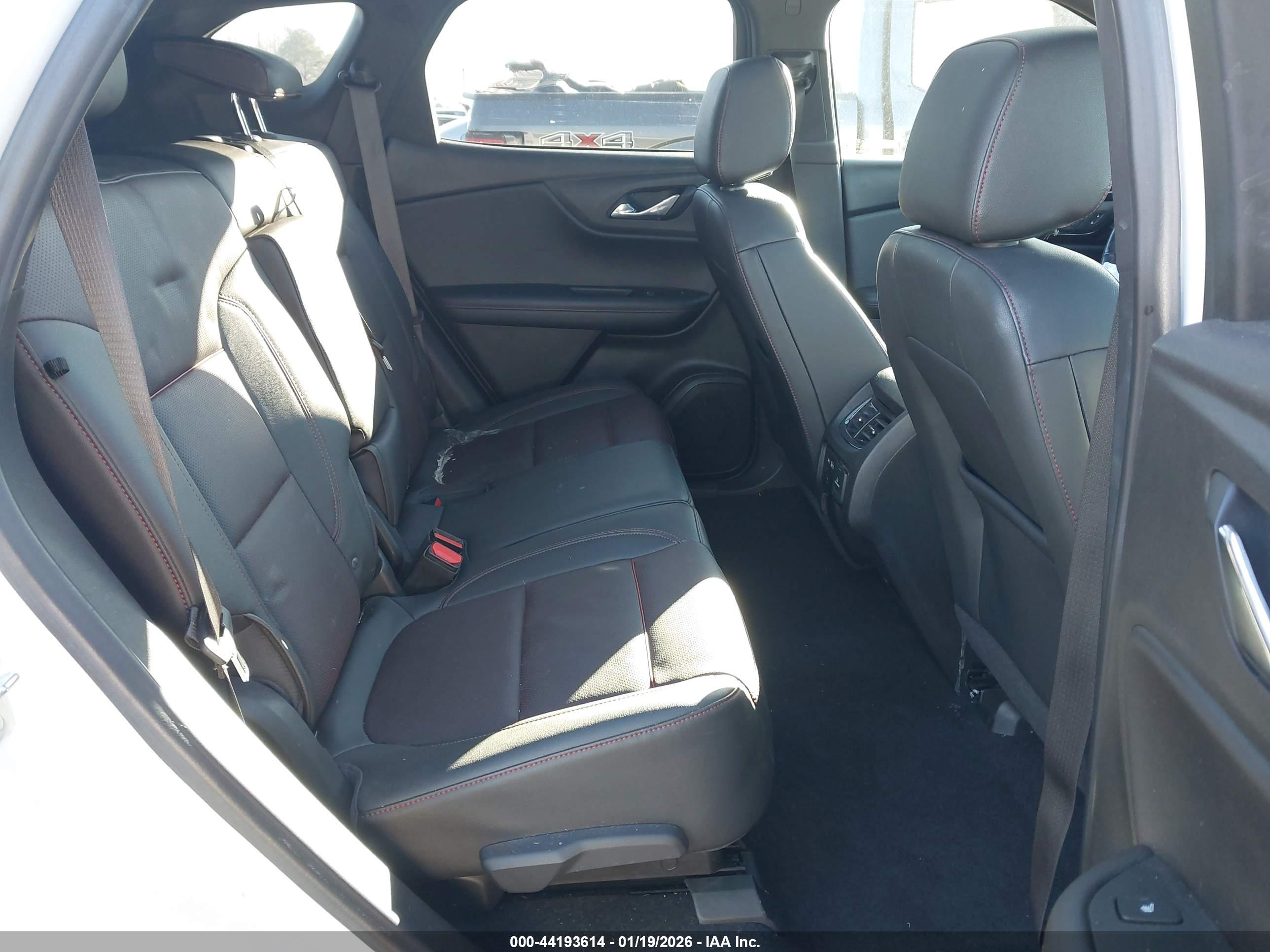 CHEVROLET BLAZER image 8