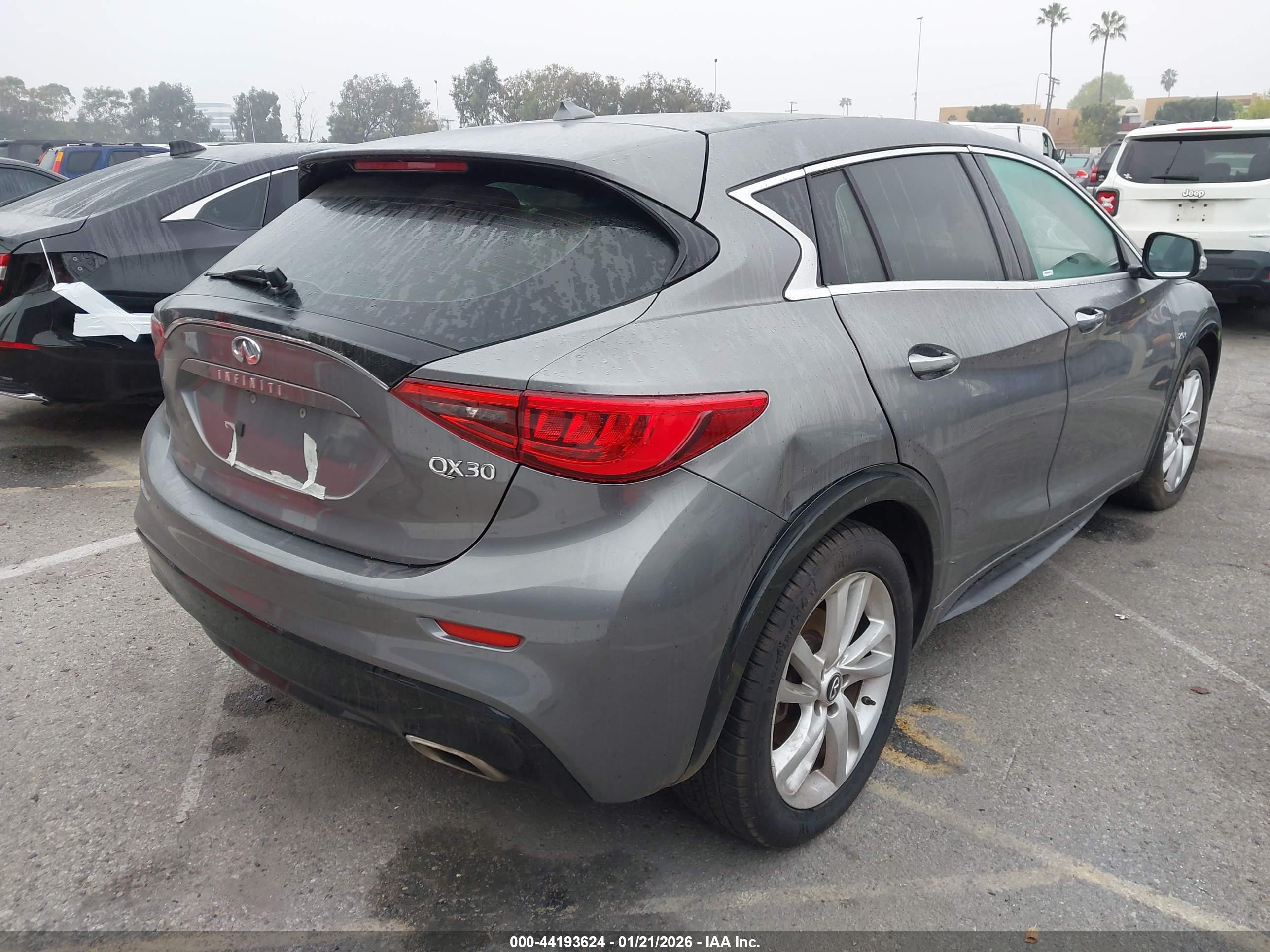 INFINITI QX30 image 4