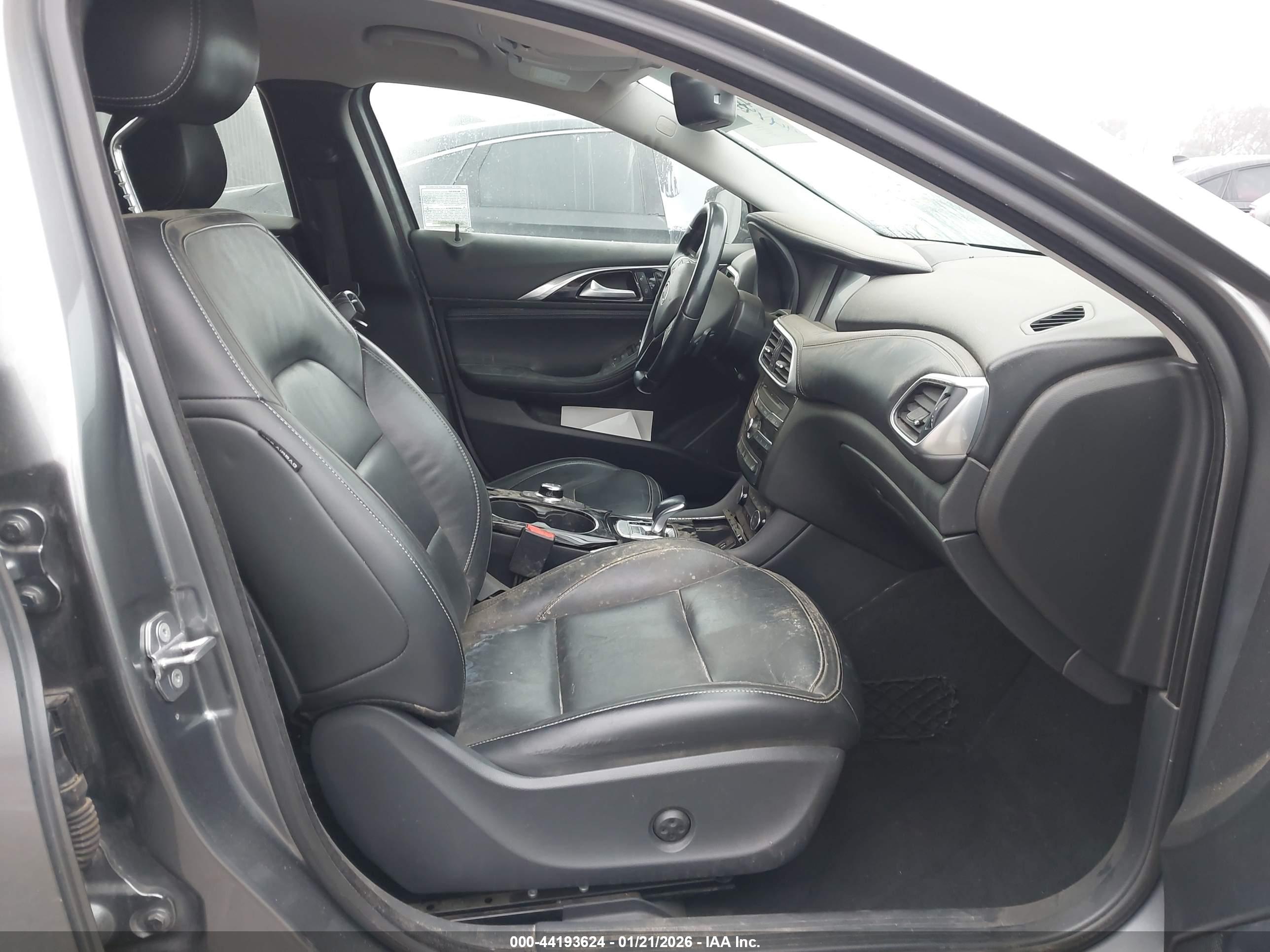 INFINITI QX30 image 5
