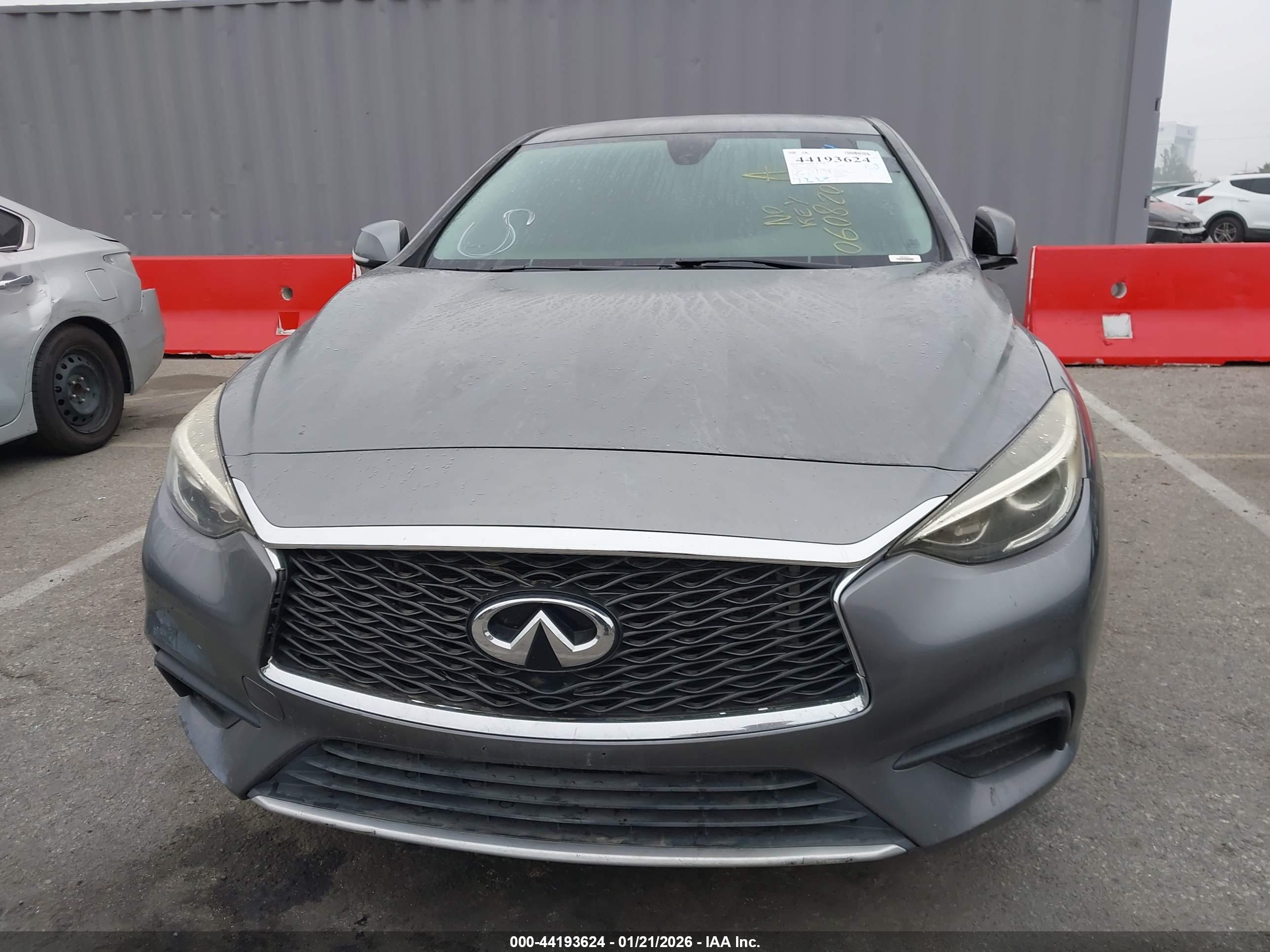 INFINITI QX30 image 6