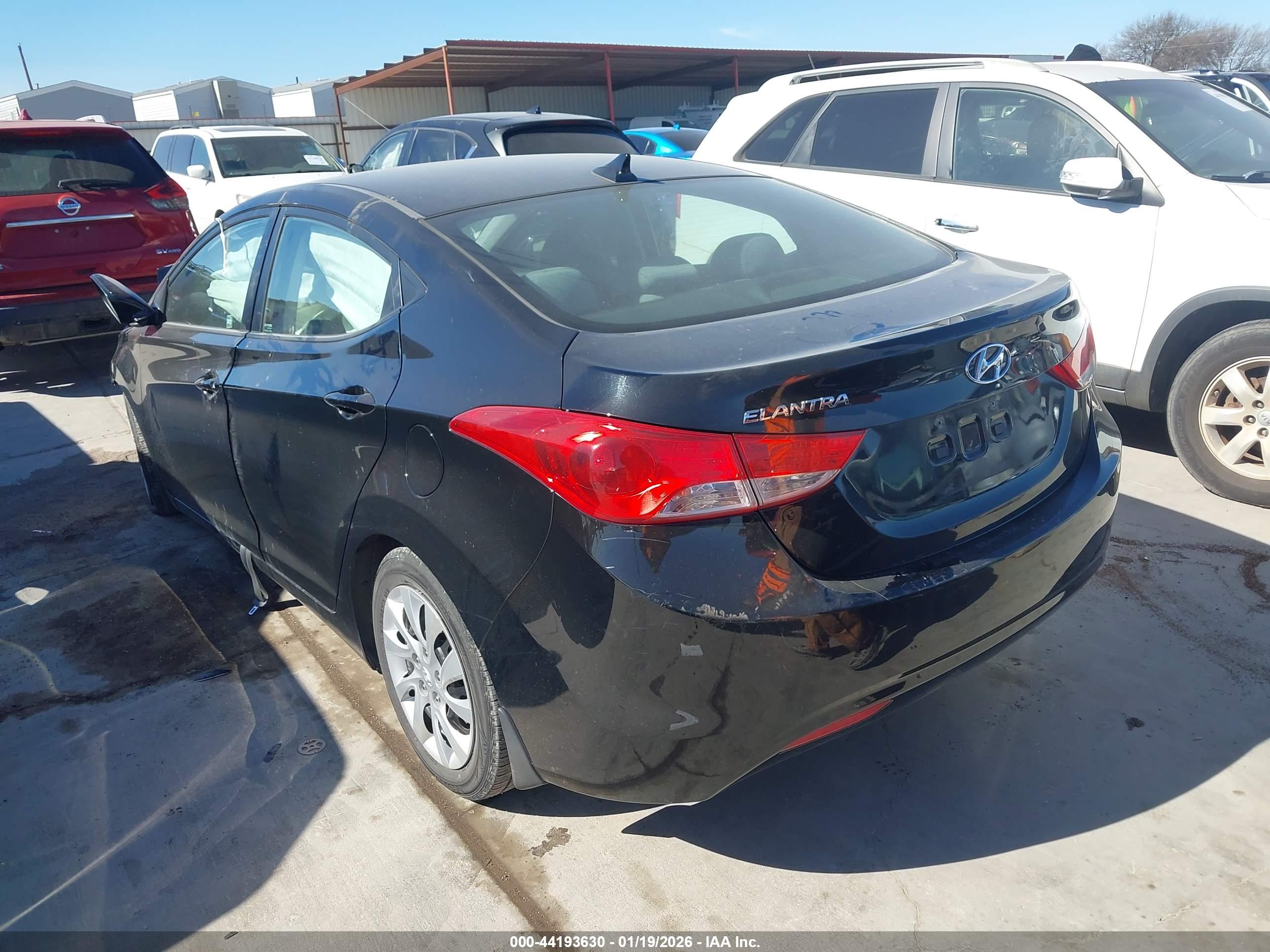 HYUNDAI ELANTRA image 3