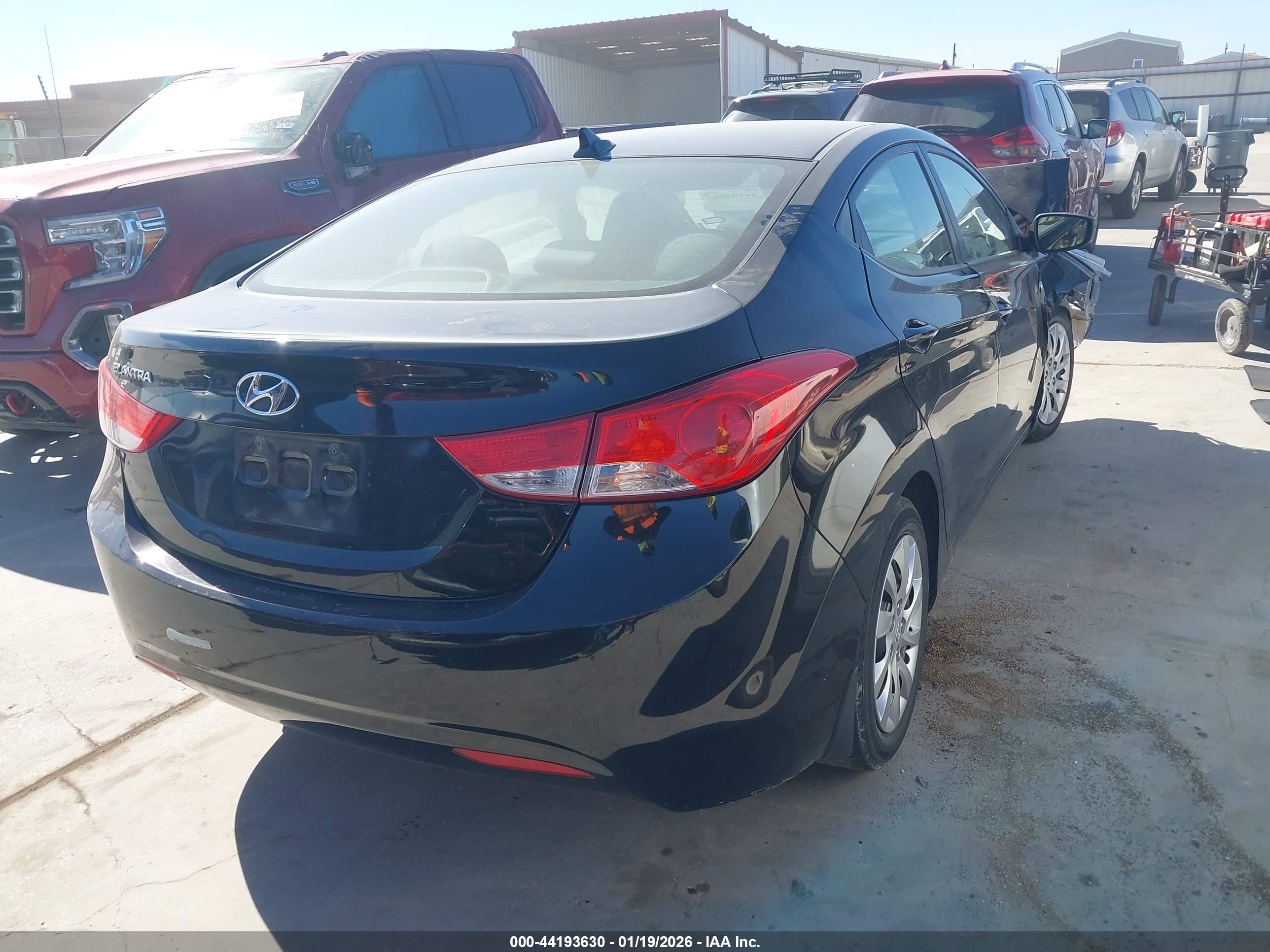 HYUNDAI ELANTRA image 4