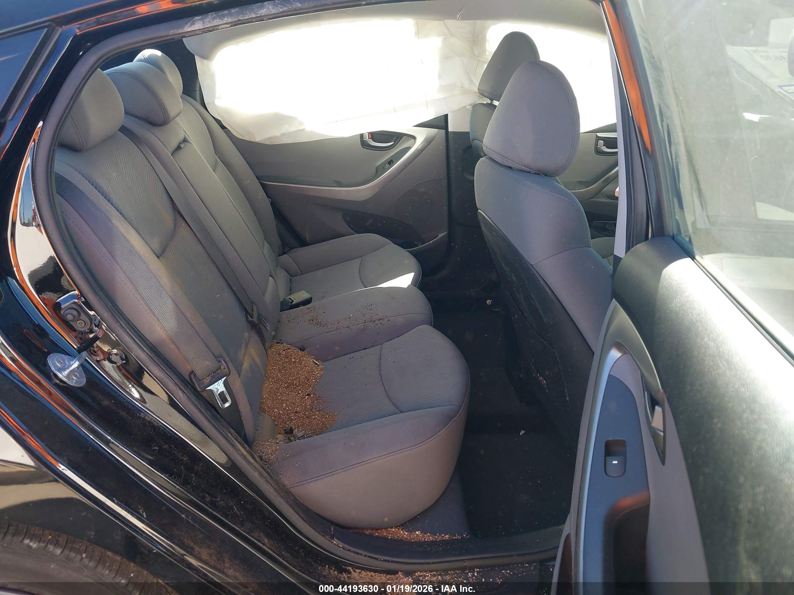 HYUNDAI ELANTRA image 8