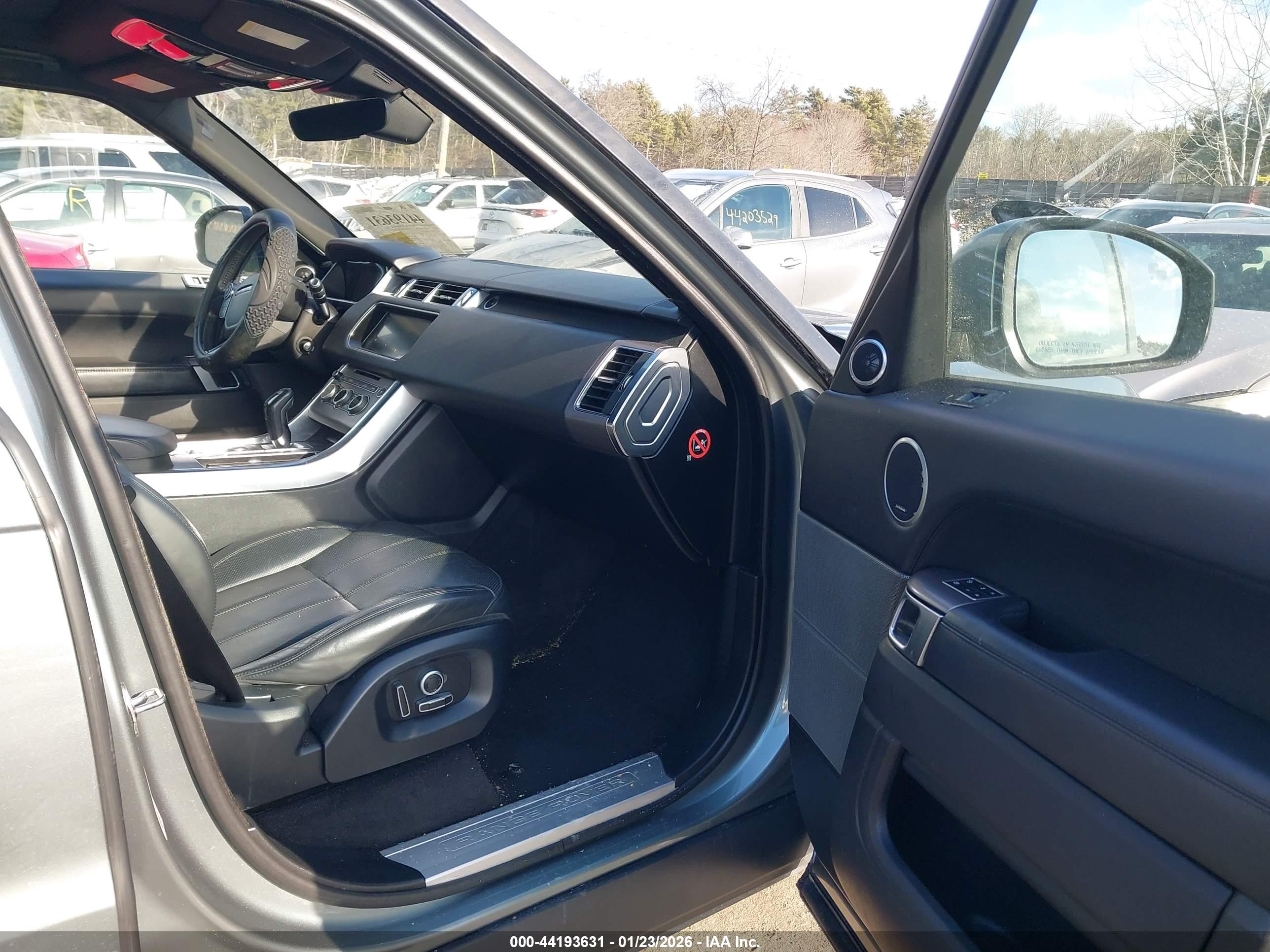 LAND ROVER image 5