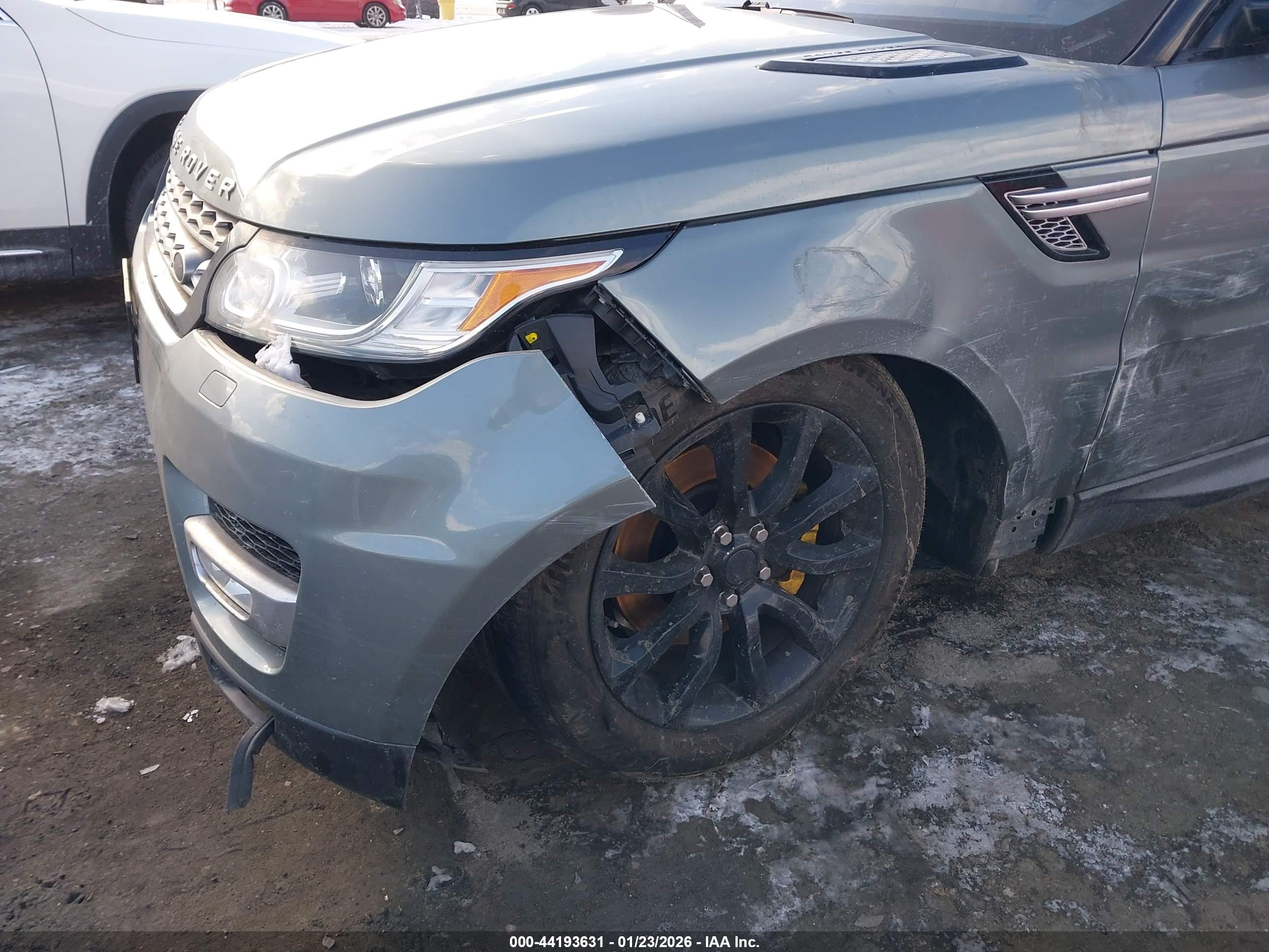 LAND ROVER image 6