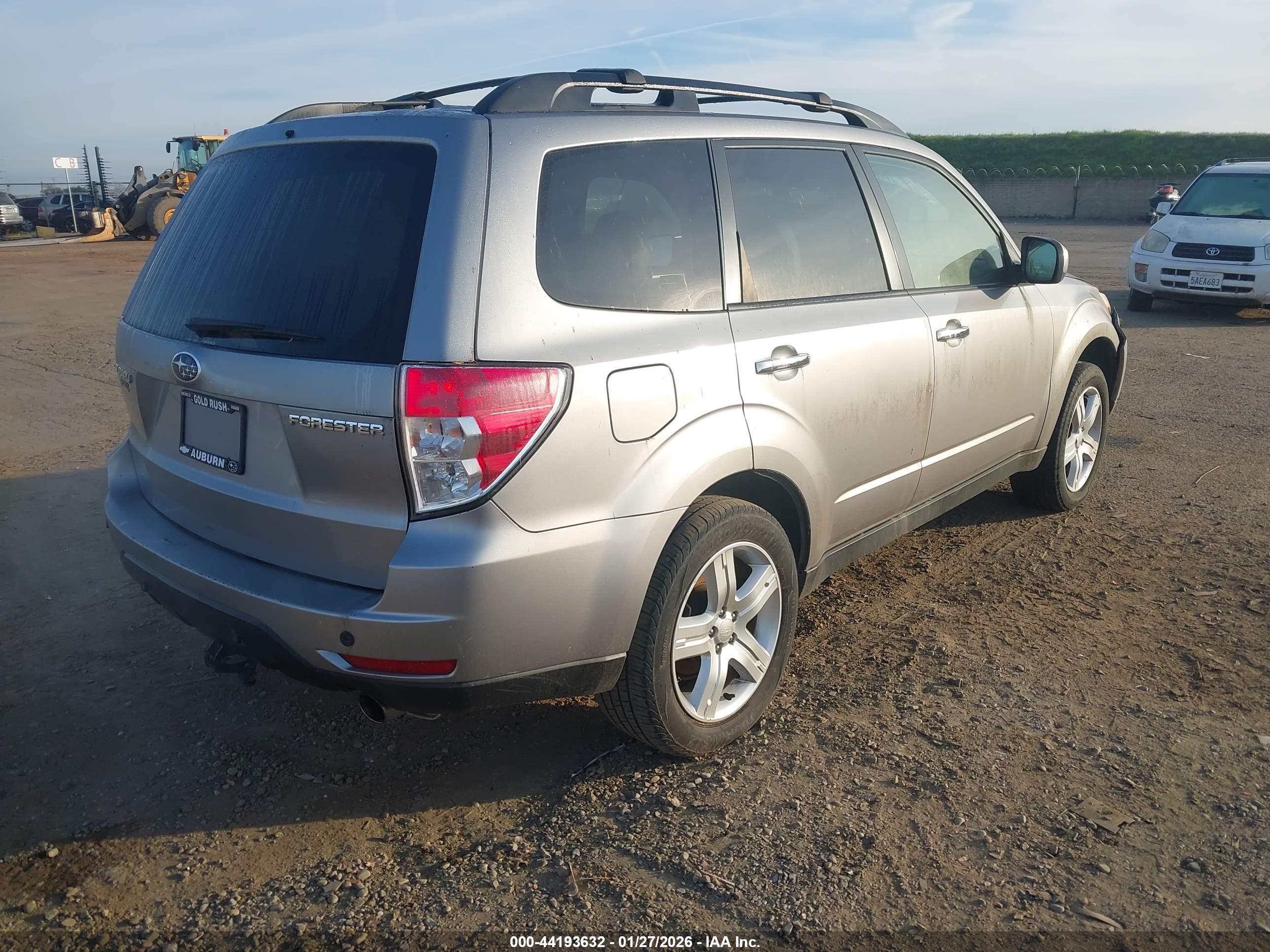 SUBARU FORESTER image 4