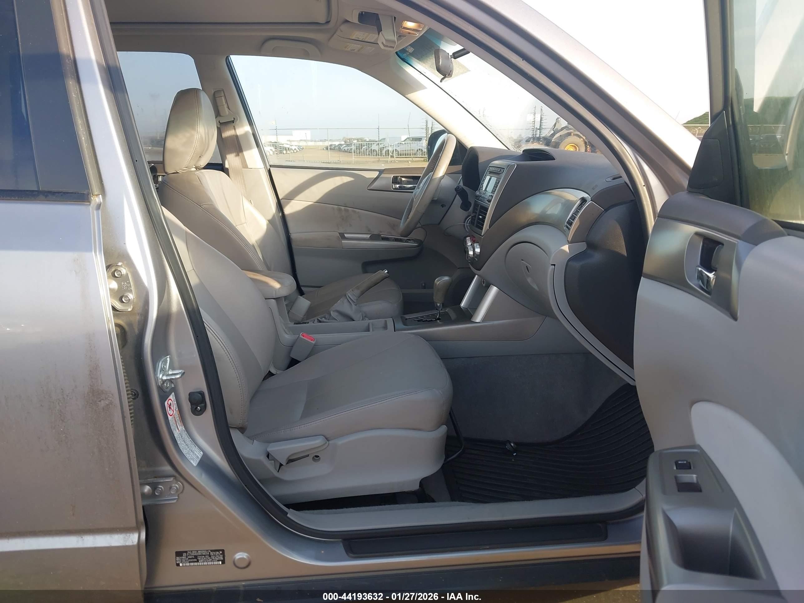 SUBARU FORESTER image 5