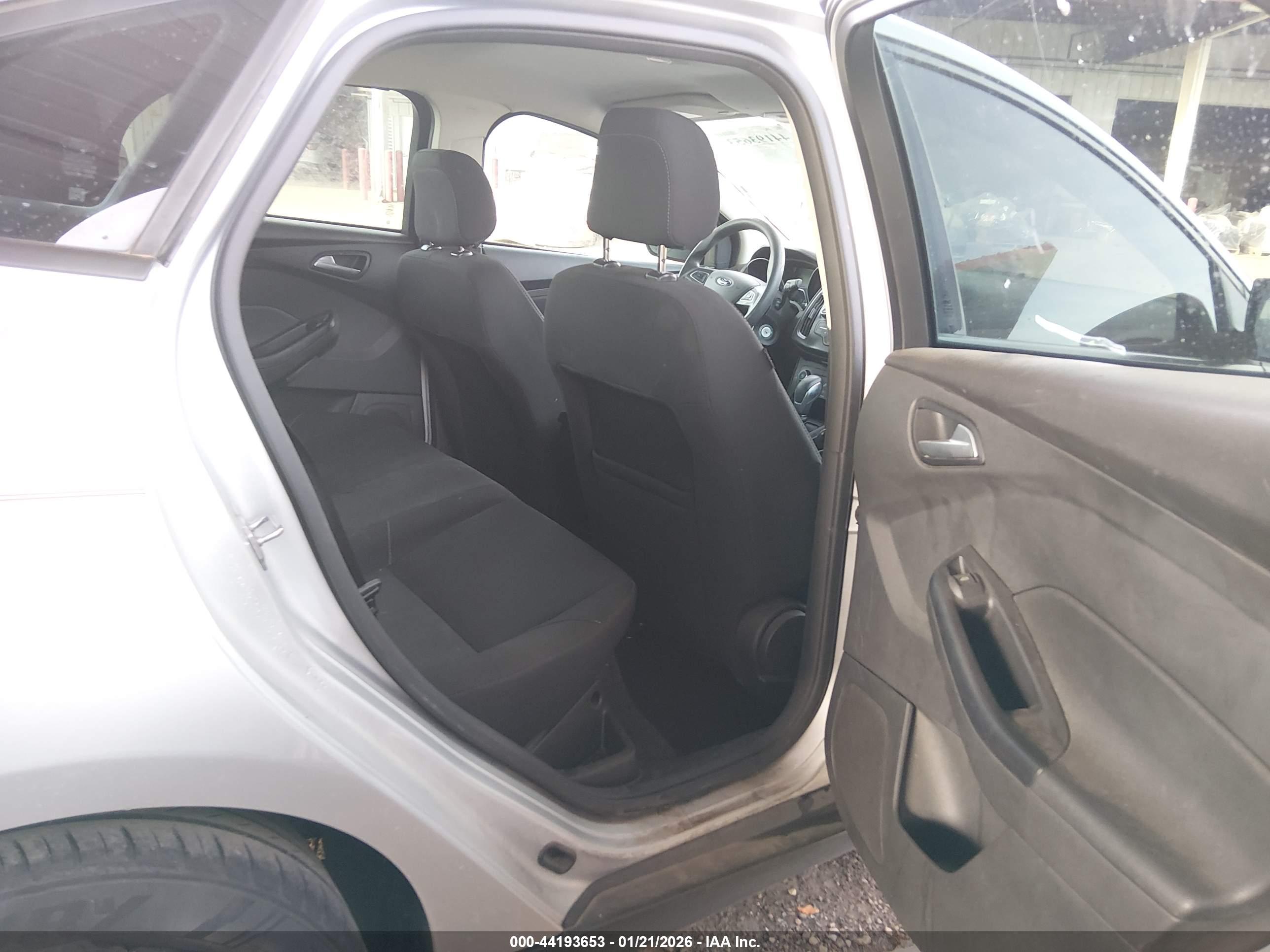 FORD FOCUS image 8