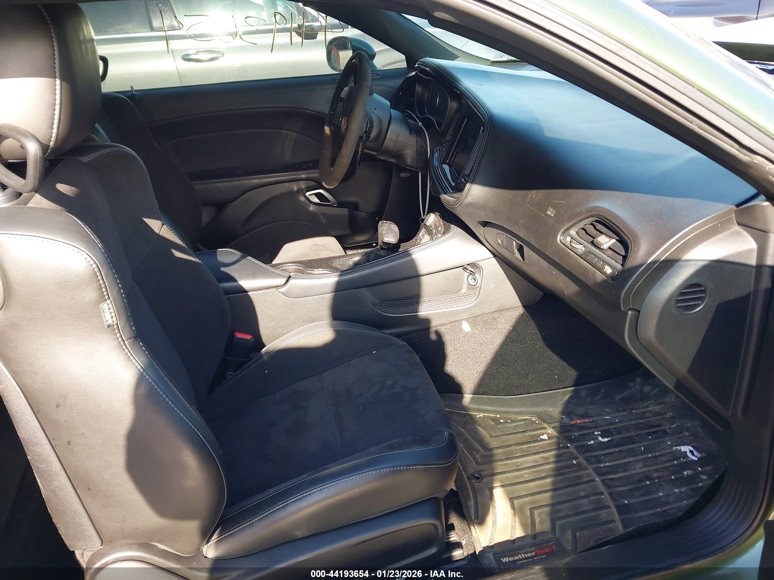 DODGE CHALLENGER image 5