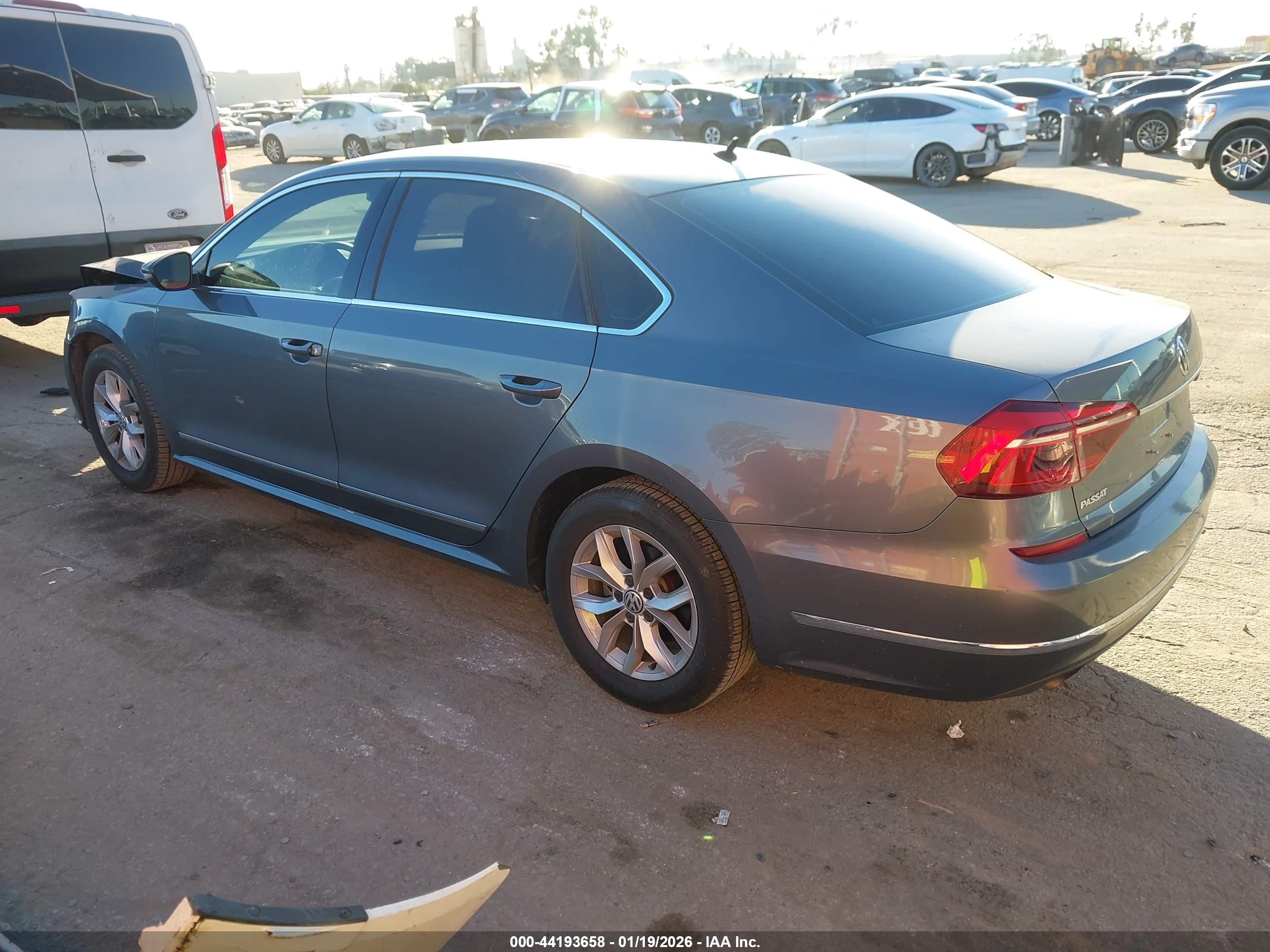 VOLKSWAGEN PASSAT image 3