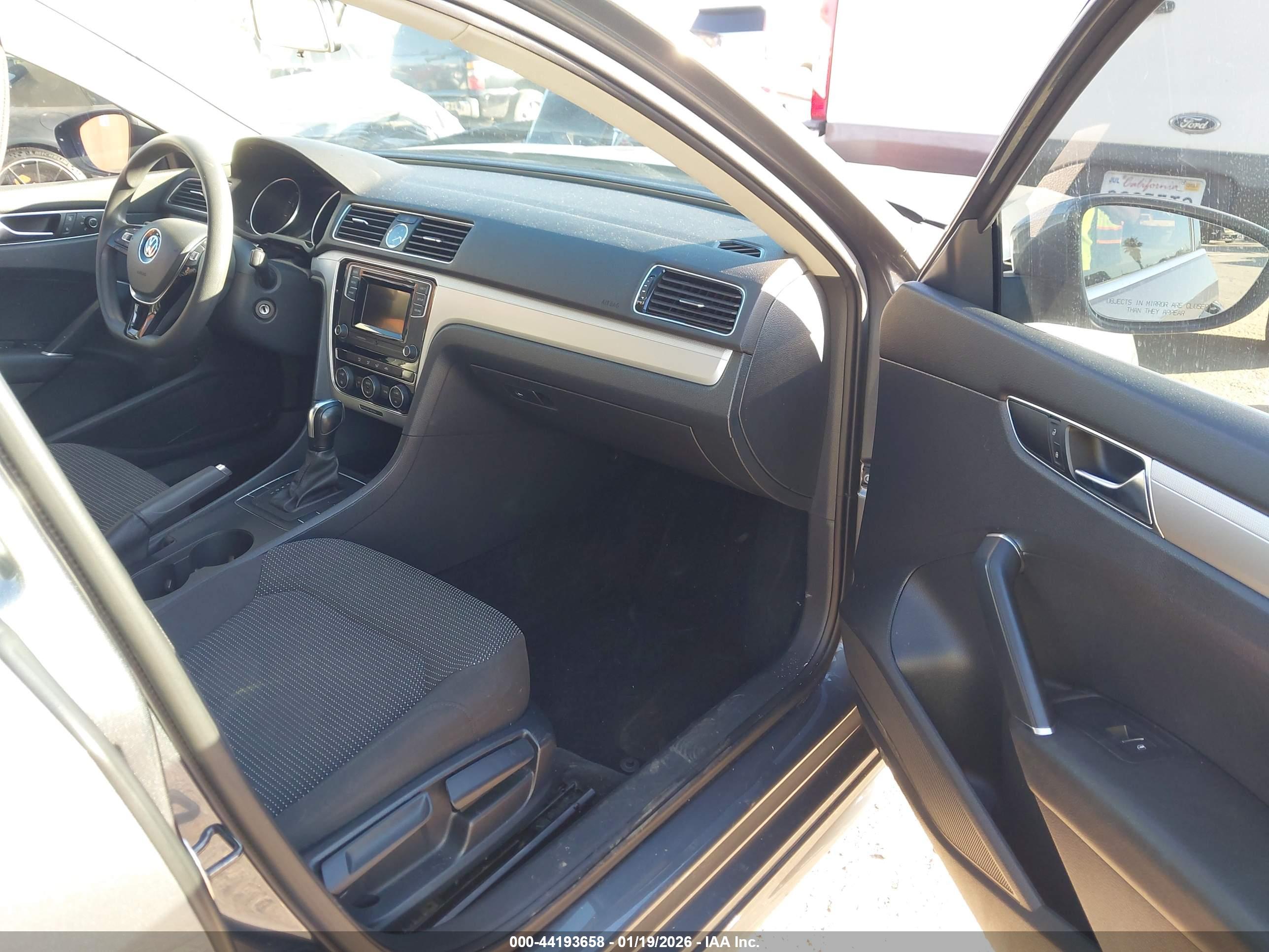 VOLKSWAGEN PASSAT image 5