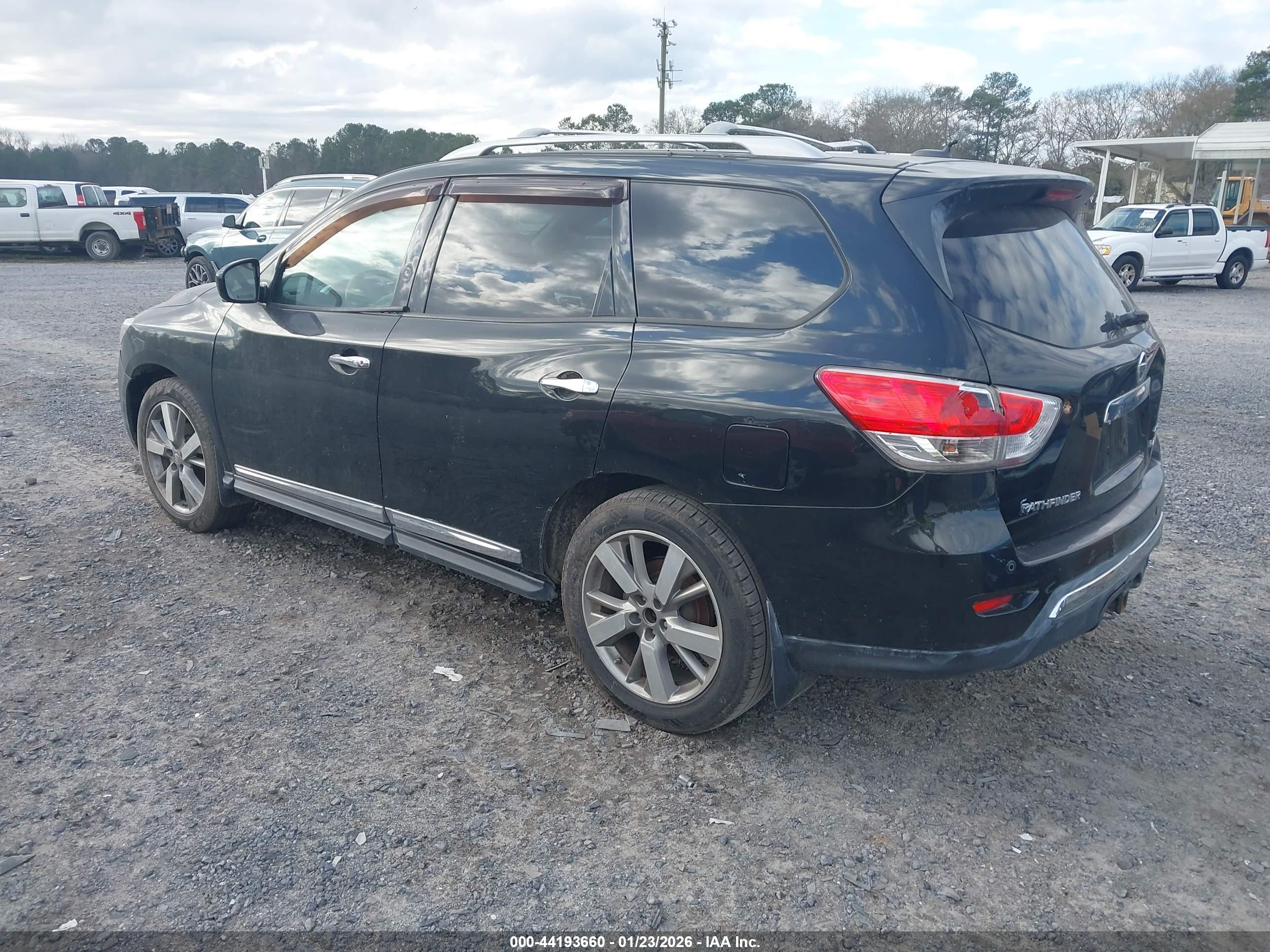 NISSAN PATHFINDER image 3