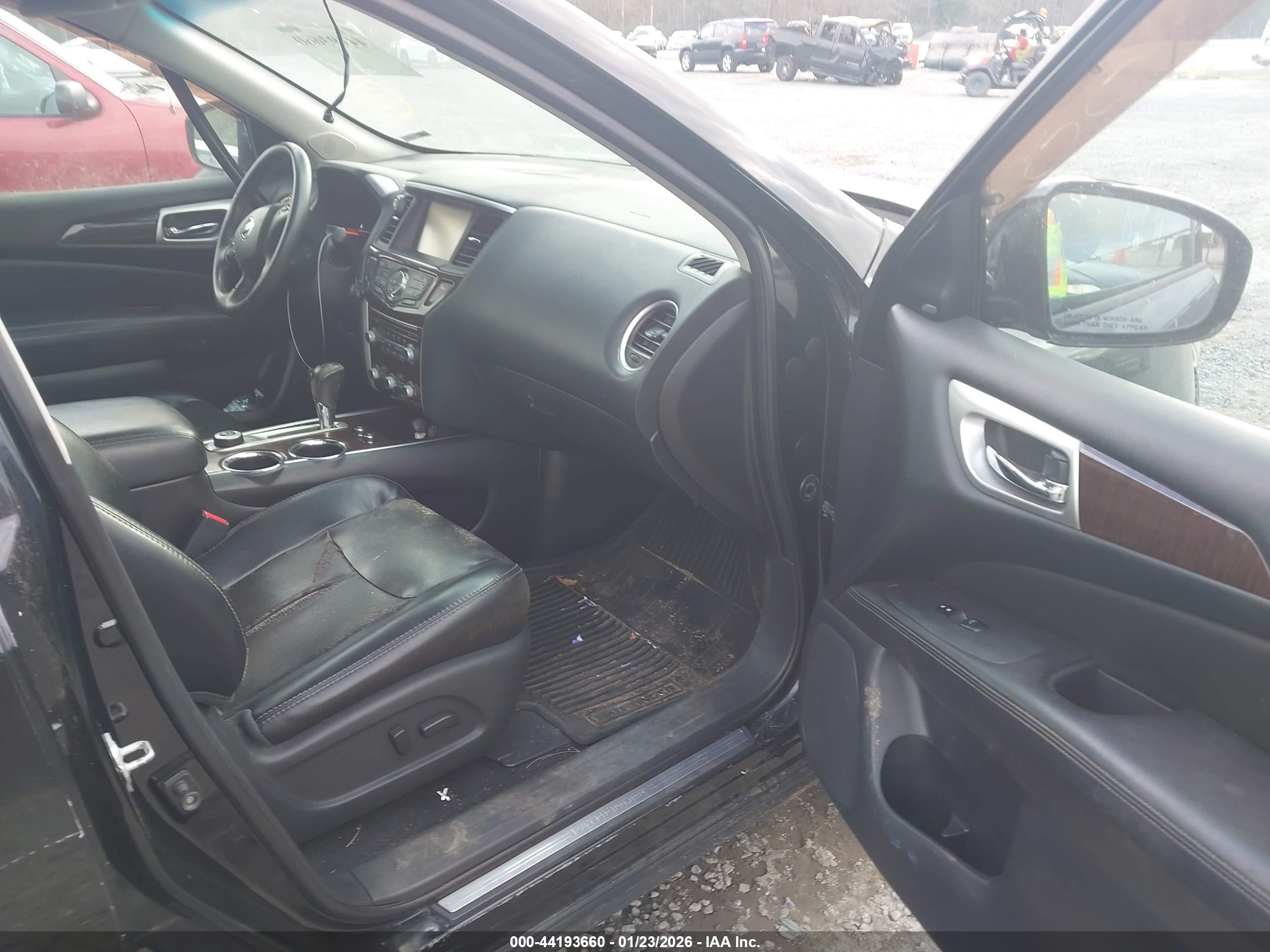 NISSAN PATHFINDER image 5