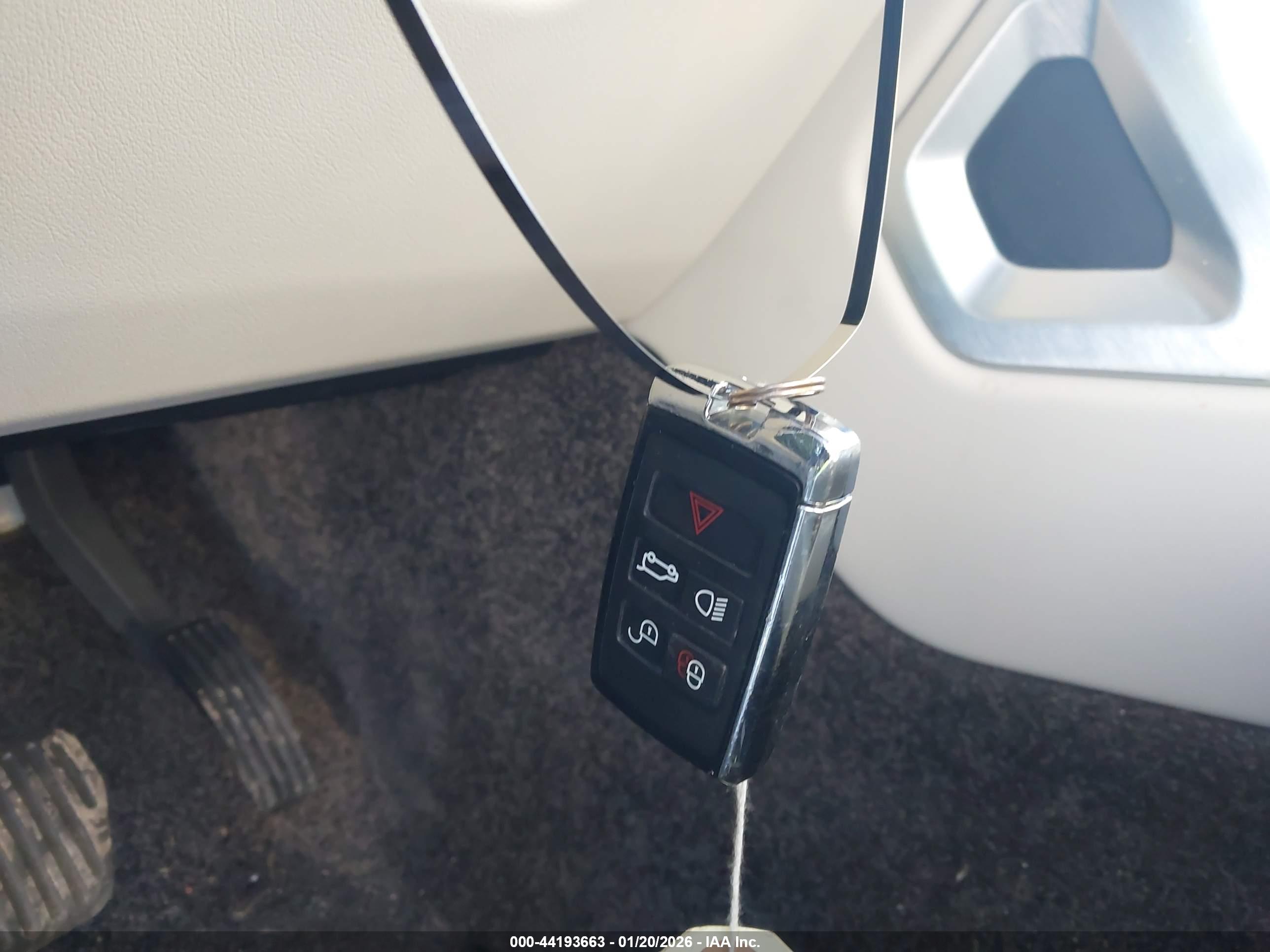 LAND ROVER image 11