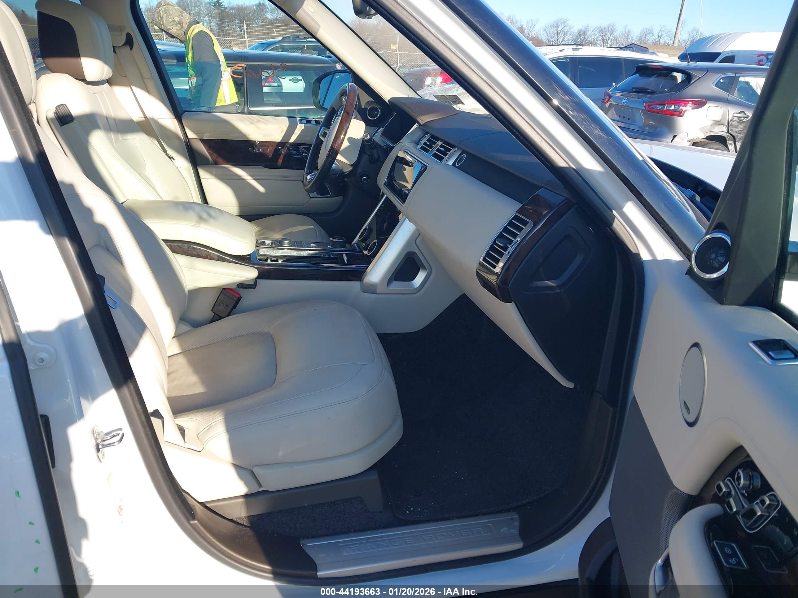 LAND ROVER image 5