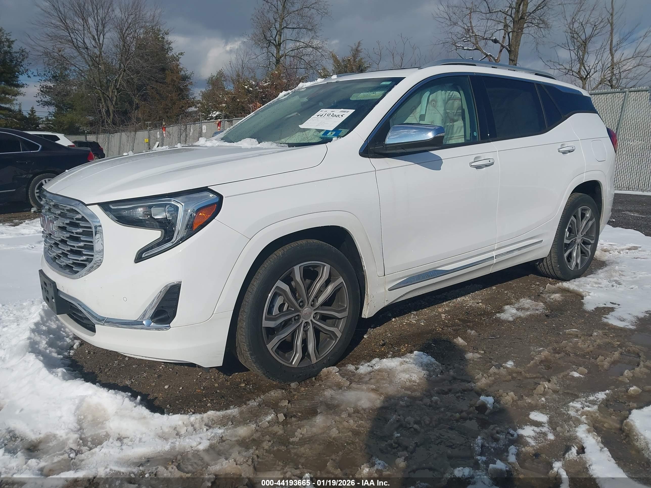 GMC TERRAIN image 2