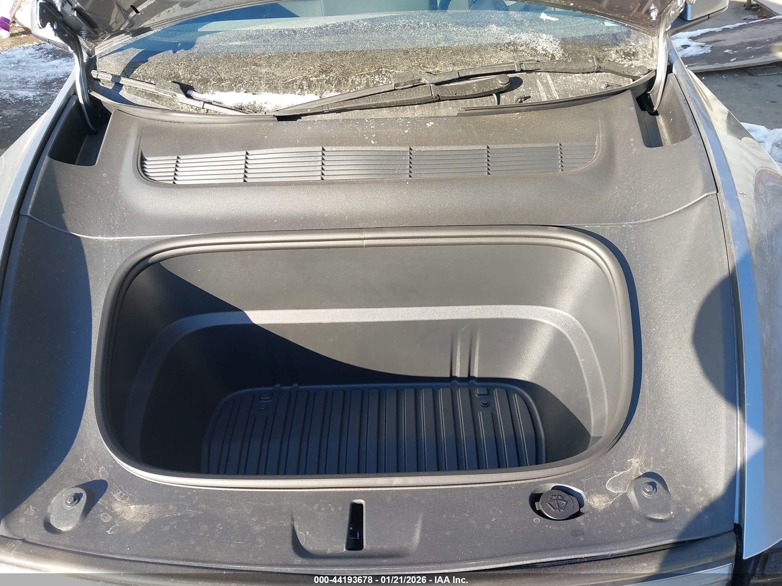 TESLA MODEL image 10
