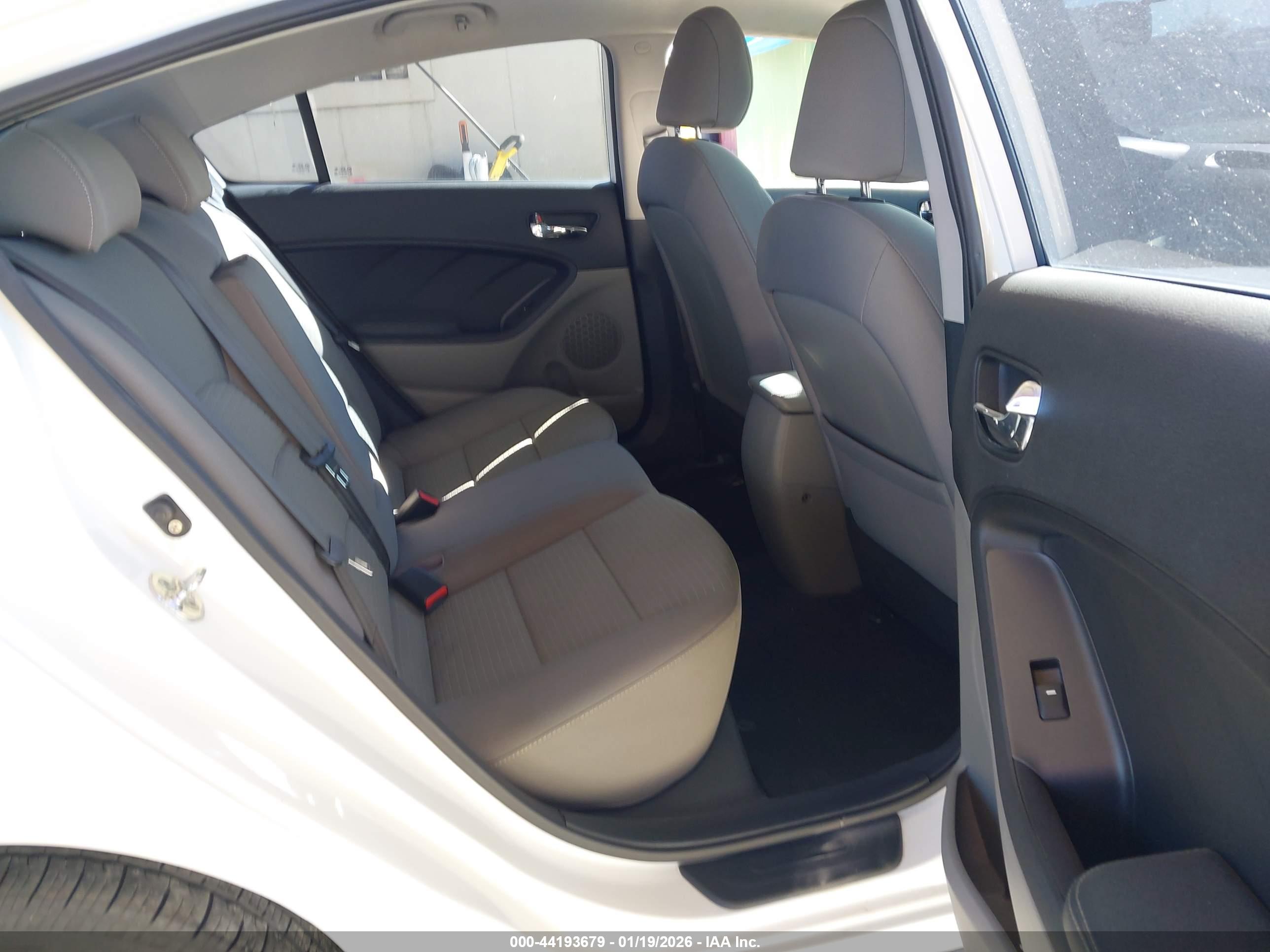 KIA FORTE image 8