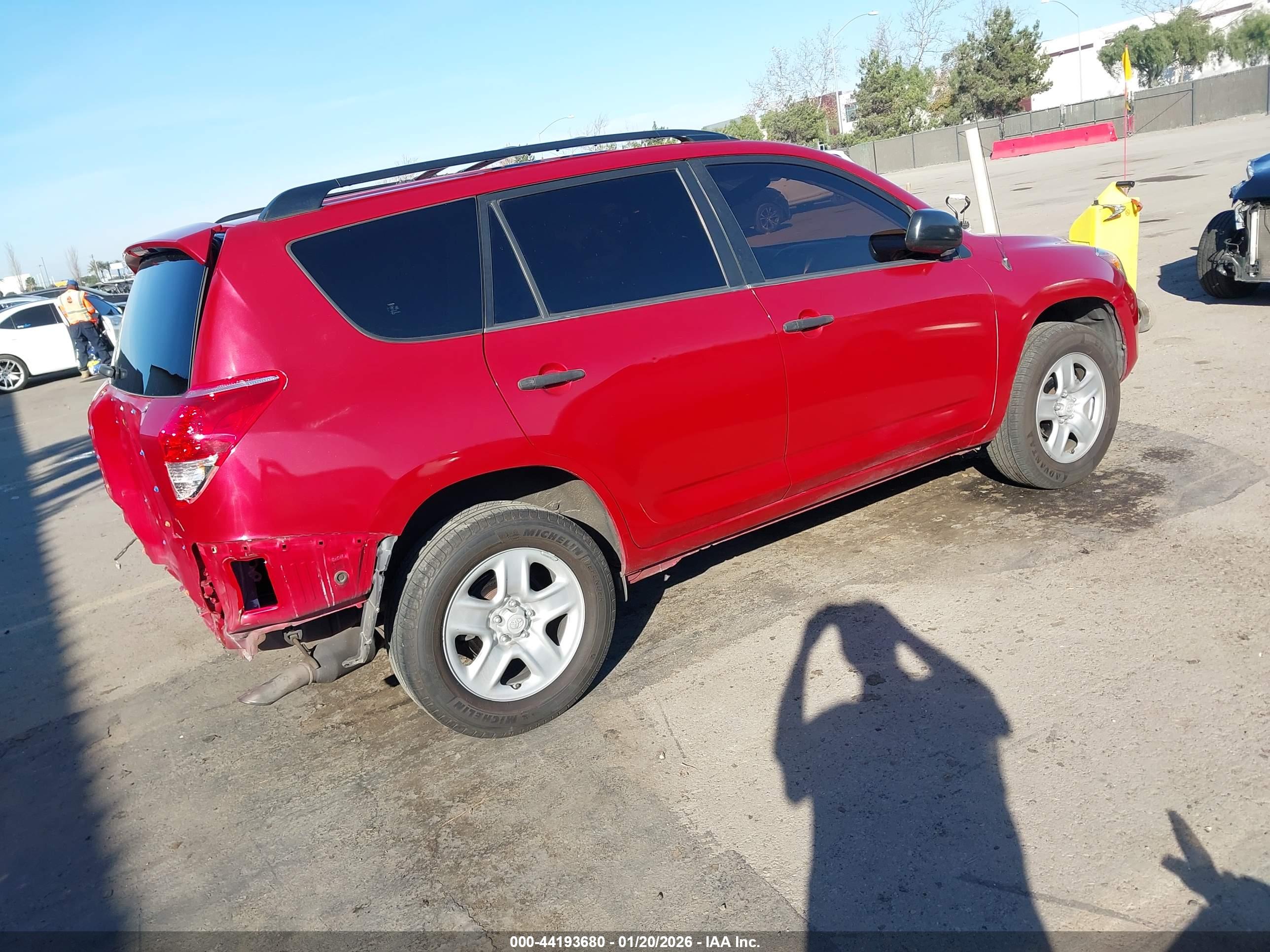 TOYOTA RAV4 image 4