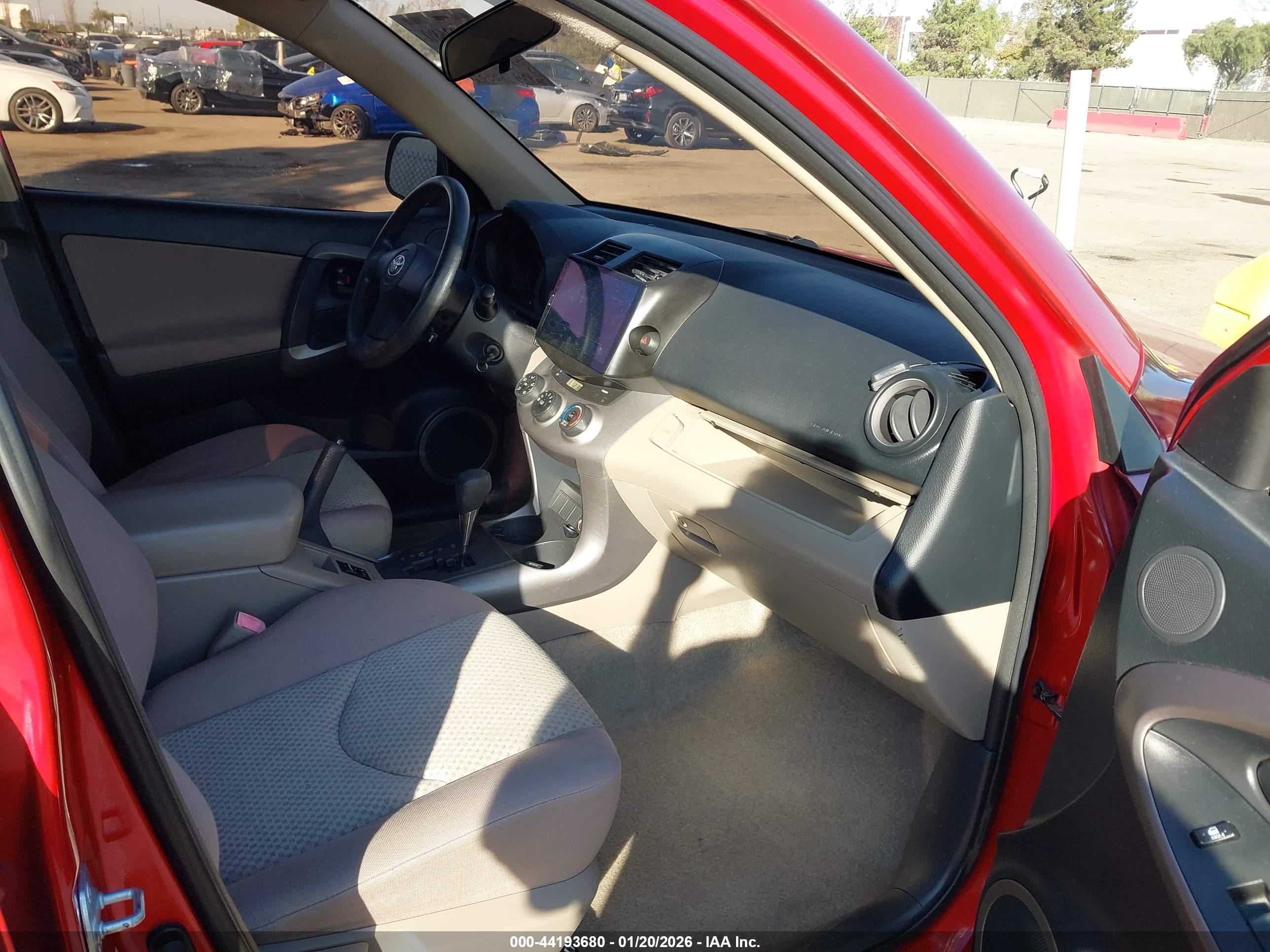 TOYOTA RAV4 image 5