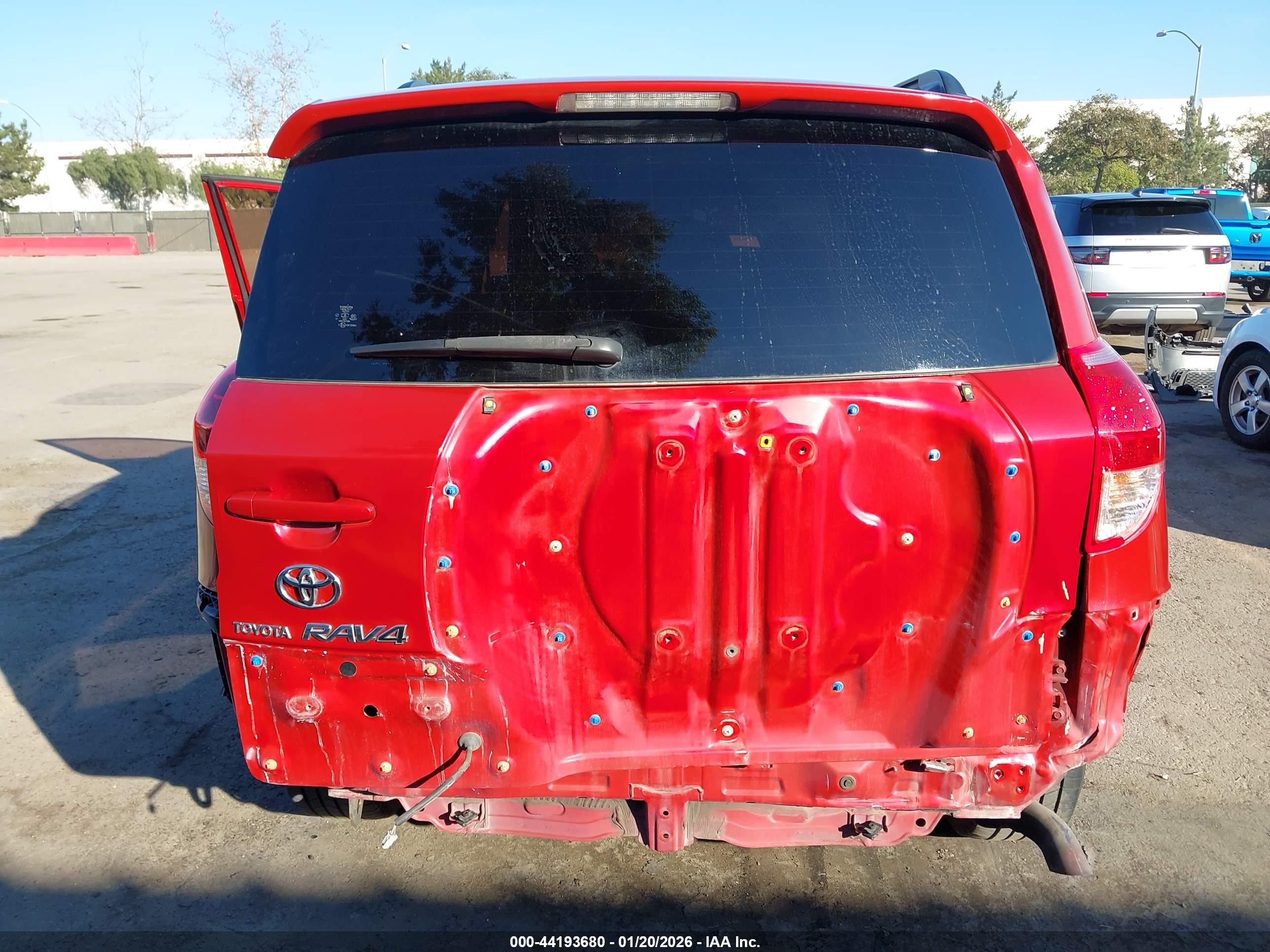 TOYOTA RAV4 image 6