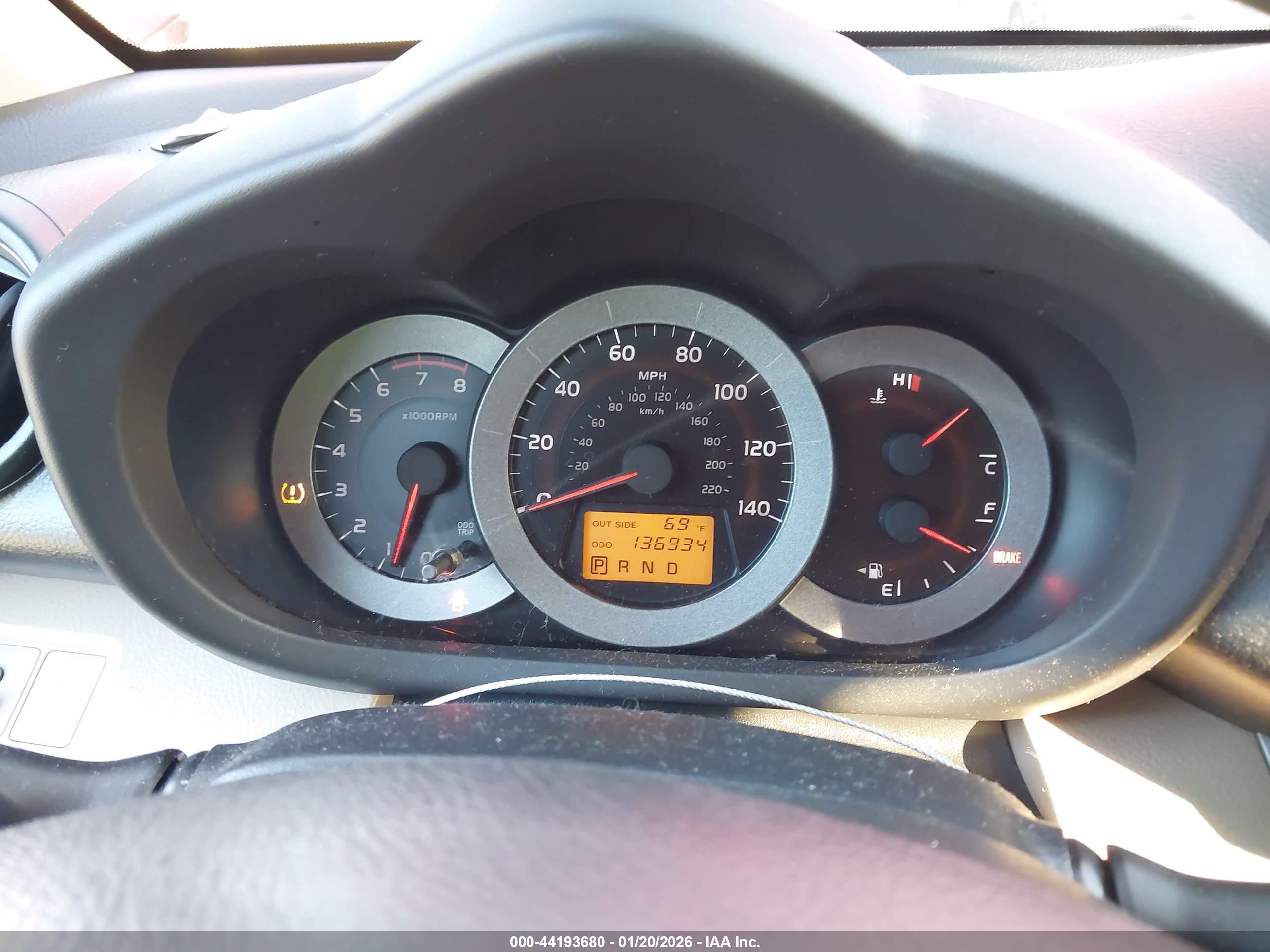 TOYOTA RAV4 image 7