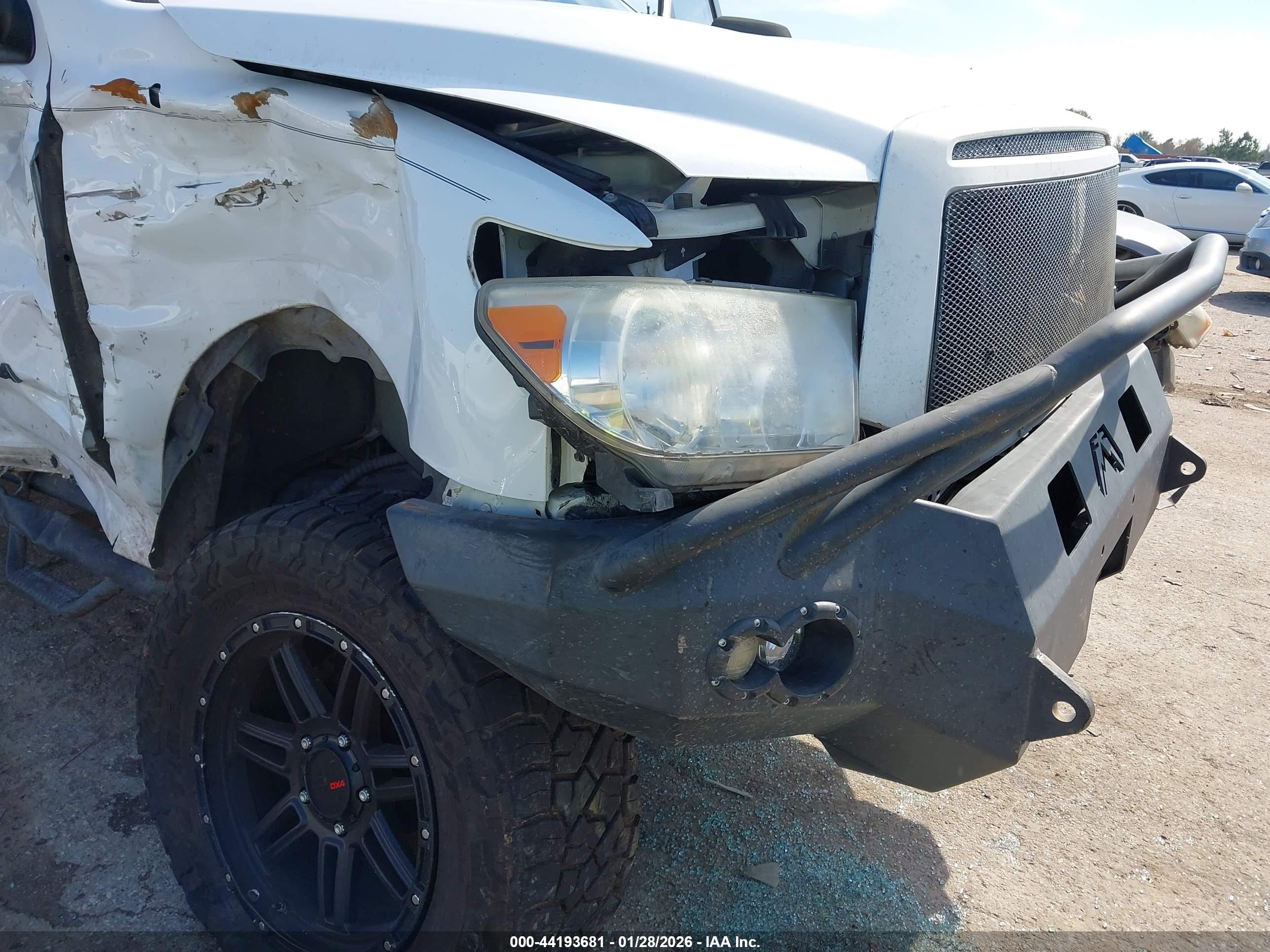 TOYOTA TUNDRA image 6