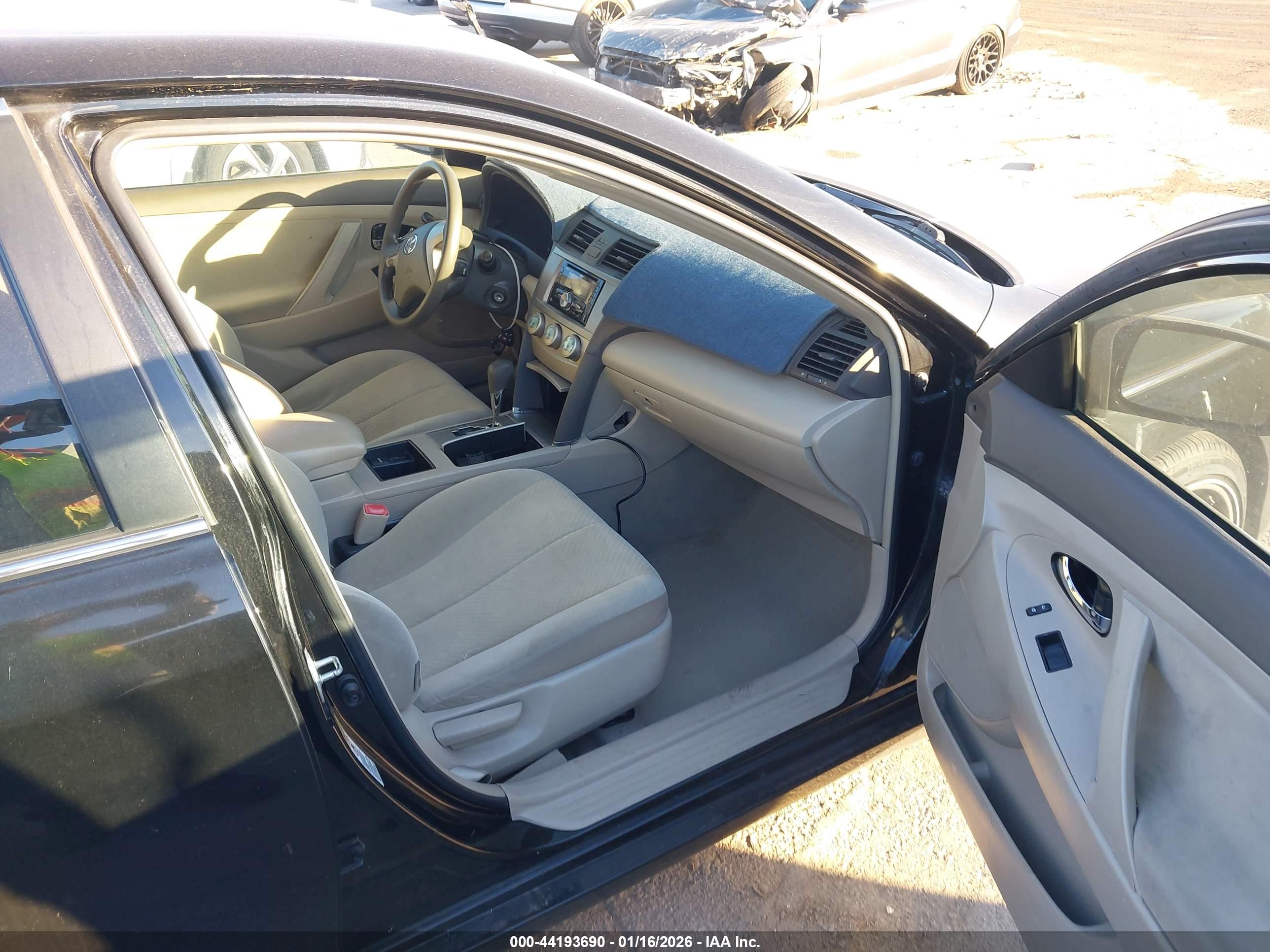TOYOTA CAMRY image 5