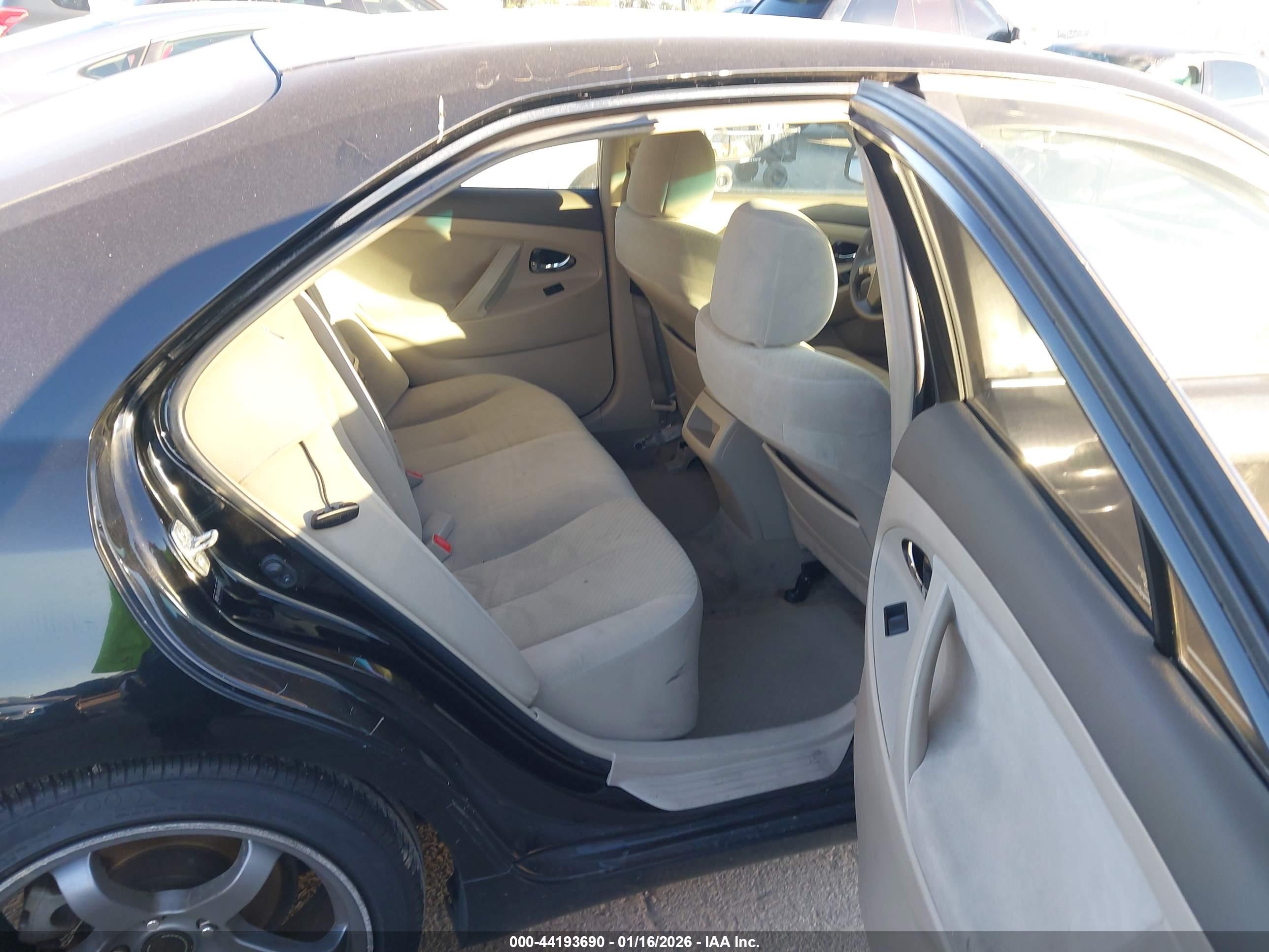 TOYOTA CAMRY image 8