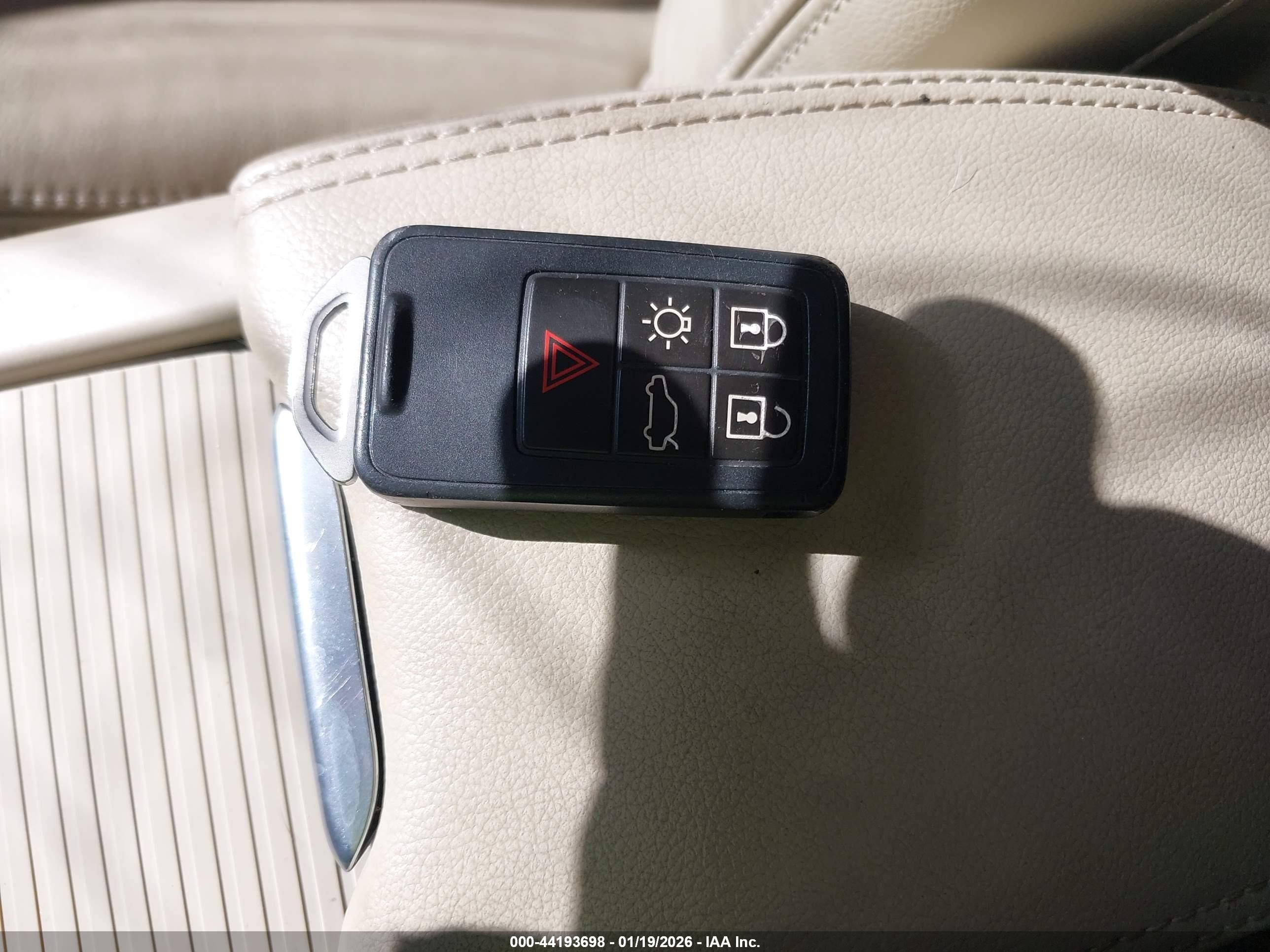 VOLVO XC60 image 11