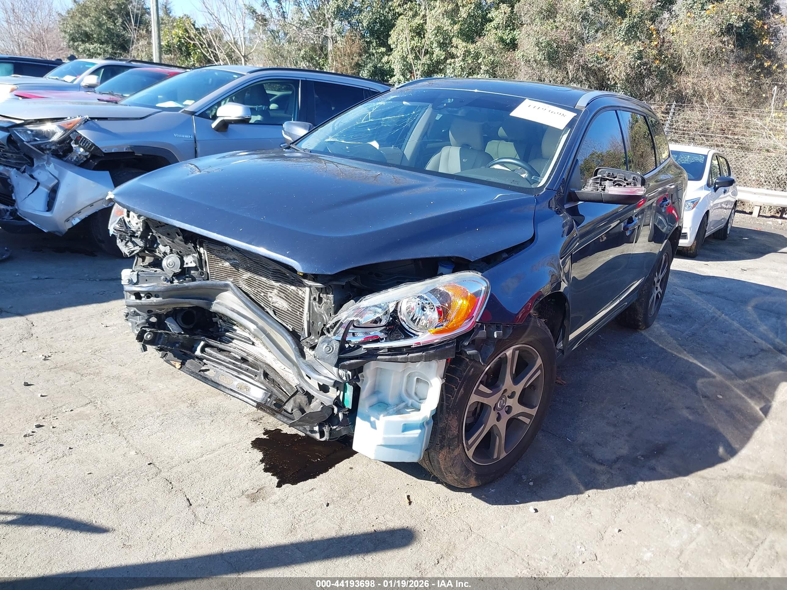 VOLVO XC60 image 2