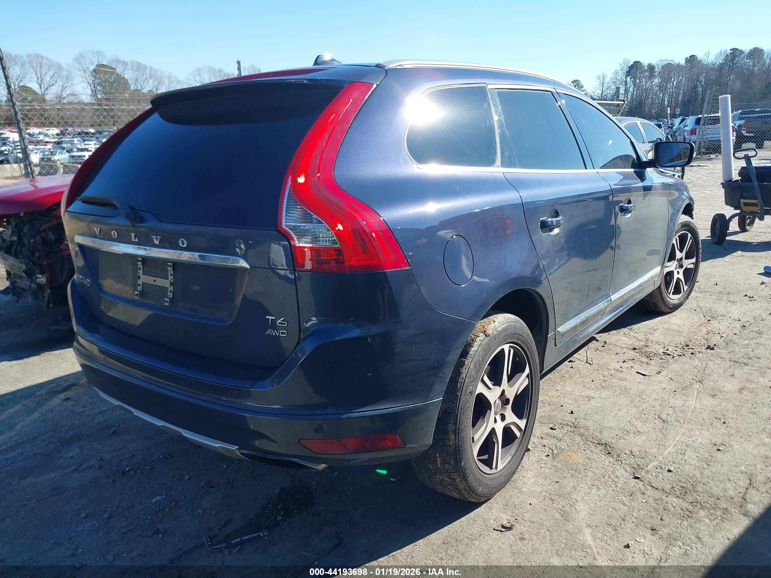 VOLVO XC60 image 4
