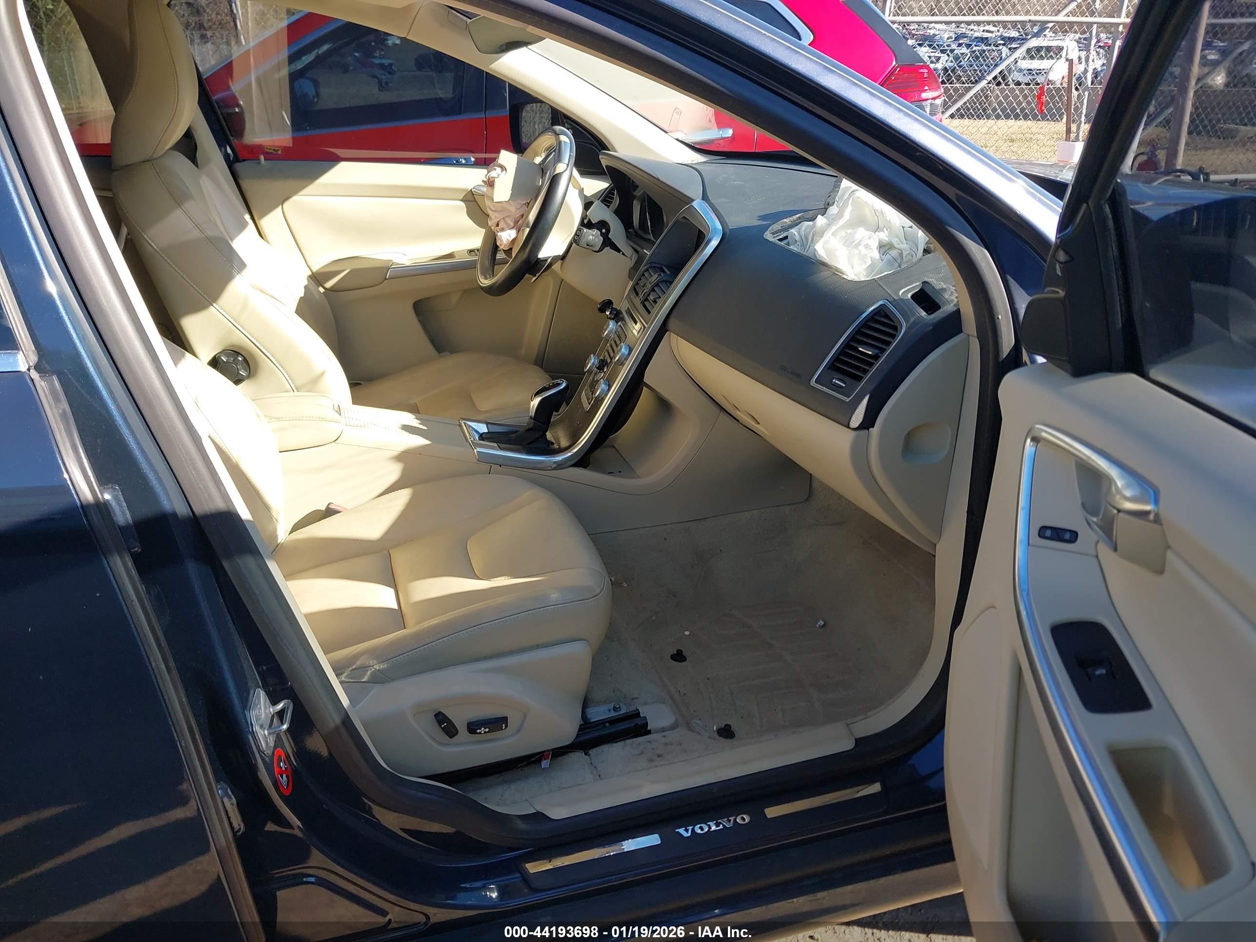 VOLVO XC60 image 5