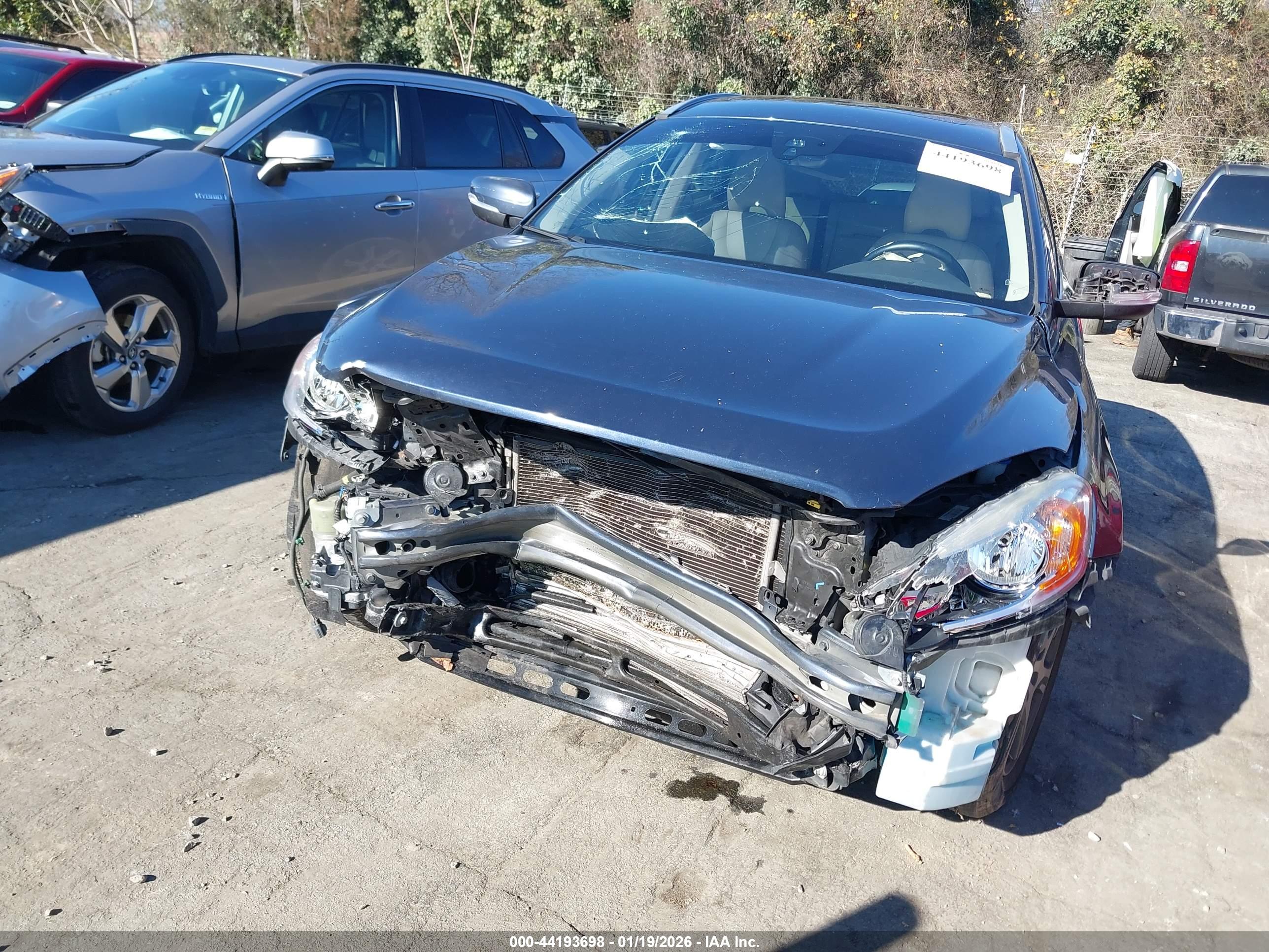 VOLVO XC60 image 6