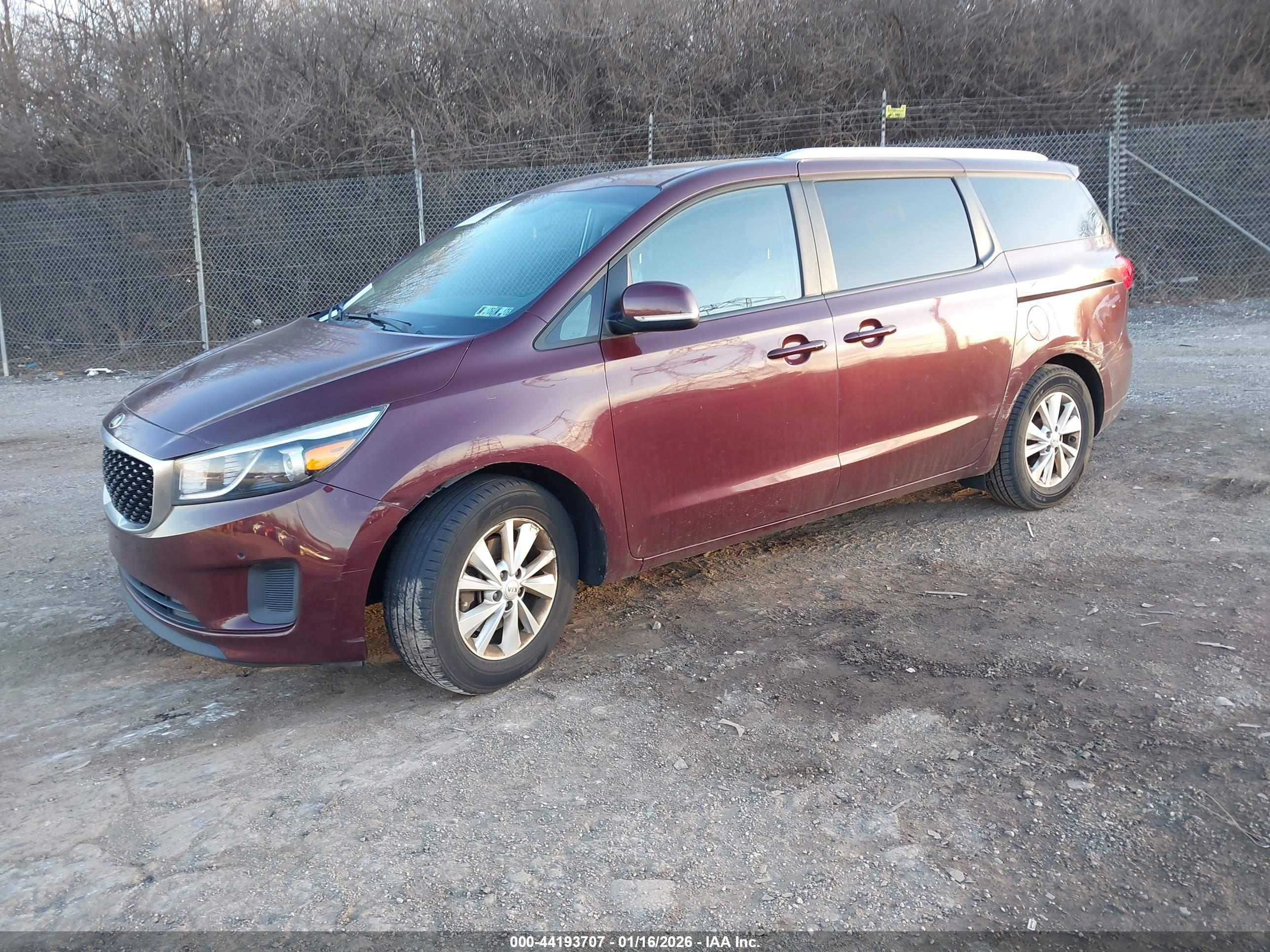 KIA SEDONA image 2