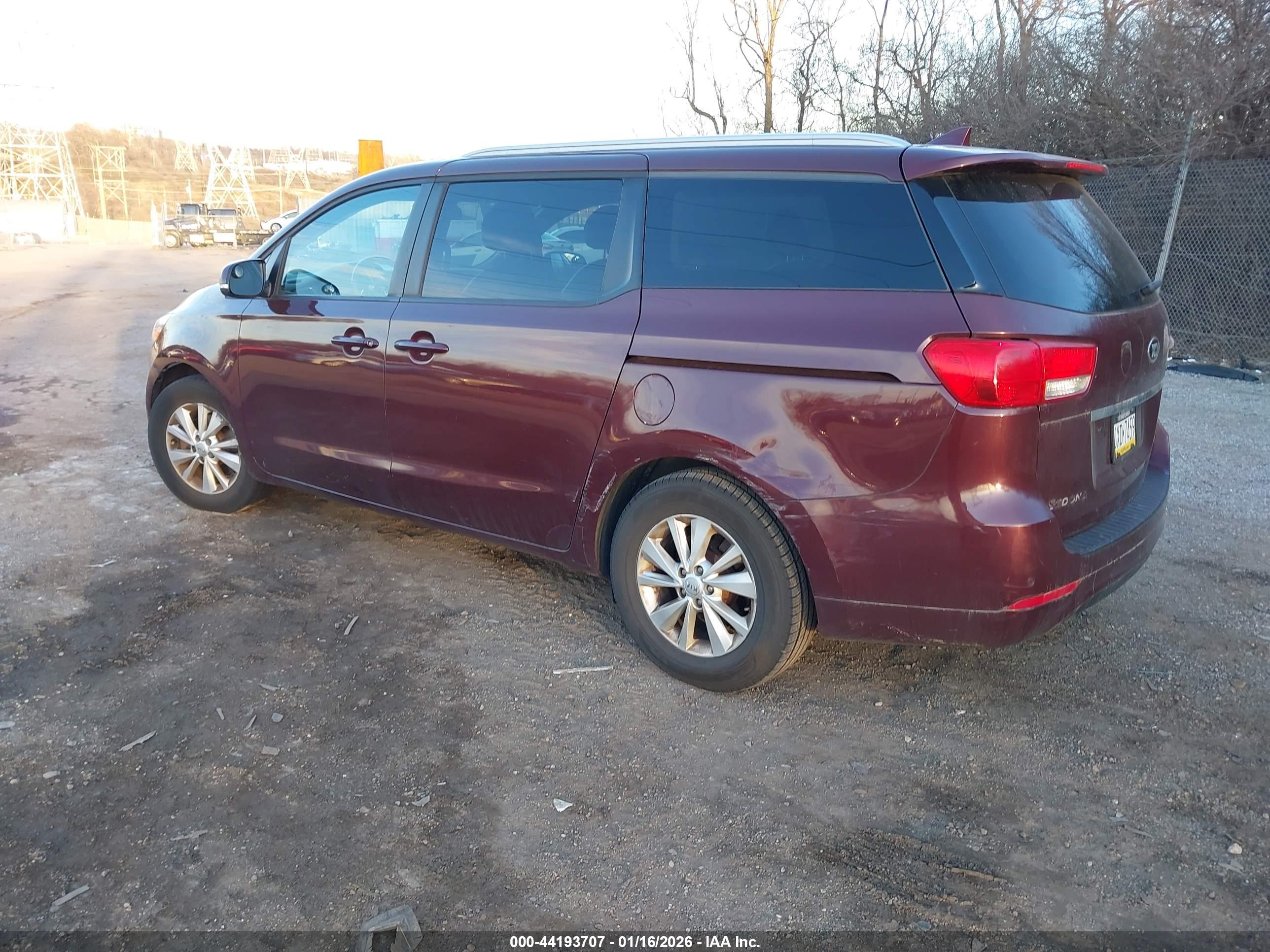KIA SEDONA image 3