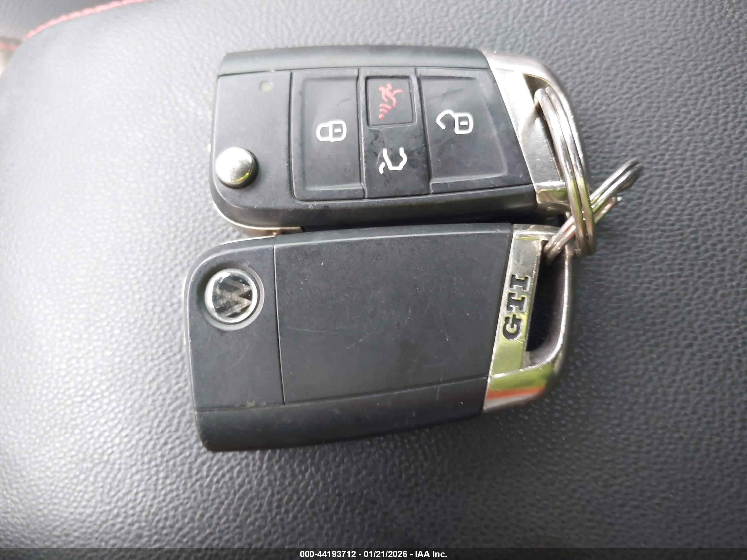 VOLKSWAGEN GOLF image 11